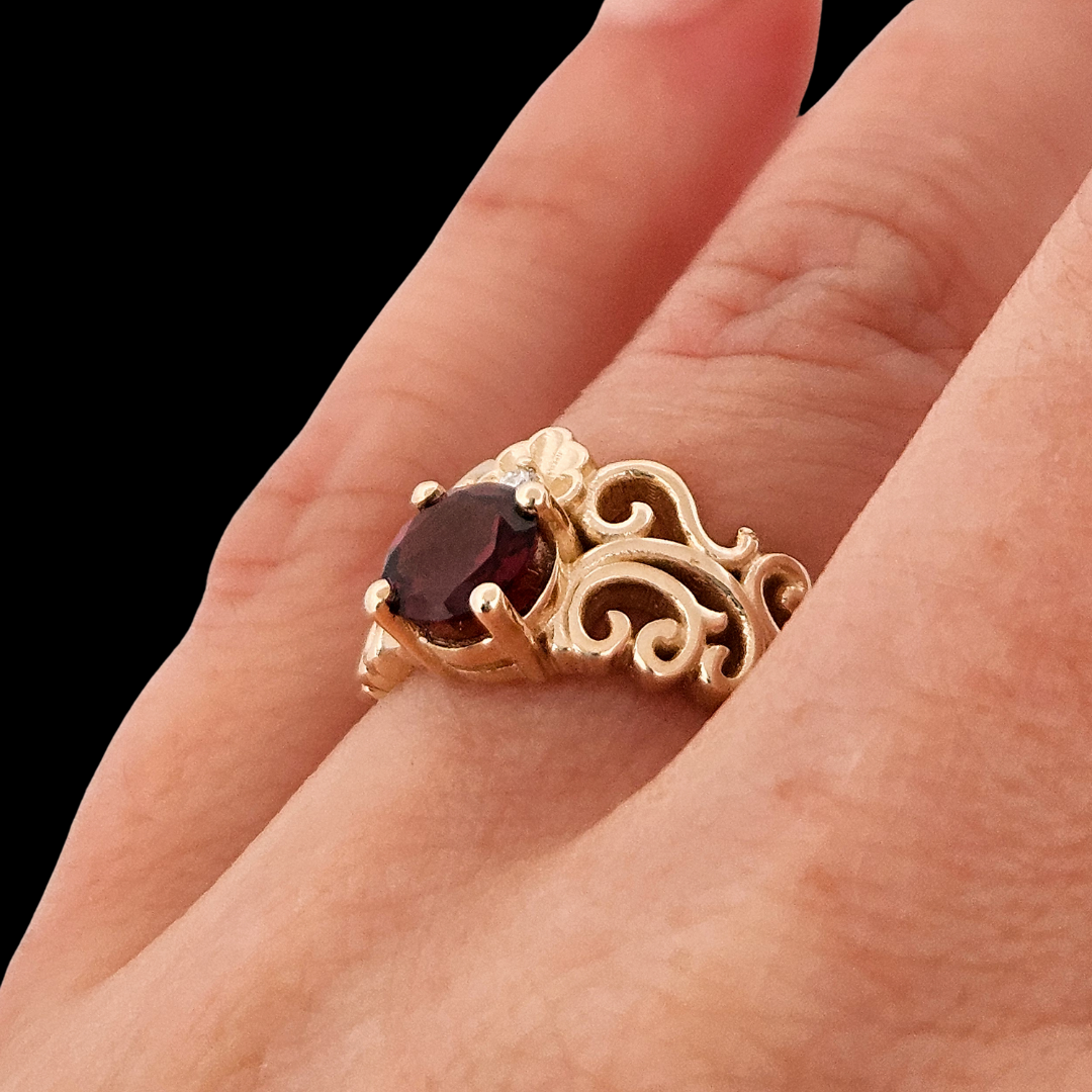 SheShell Ring - Garnet, Diamond and Gold - Inchoo Bijoux