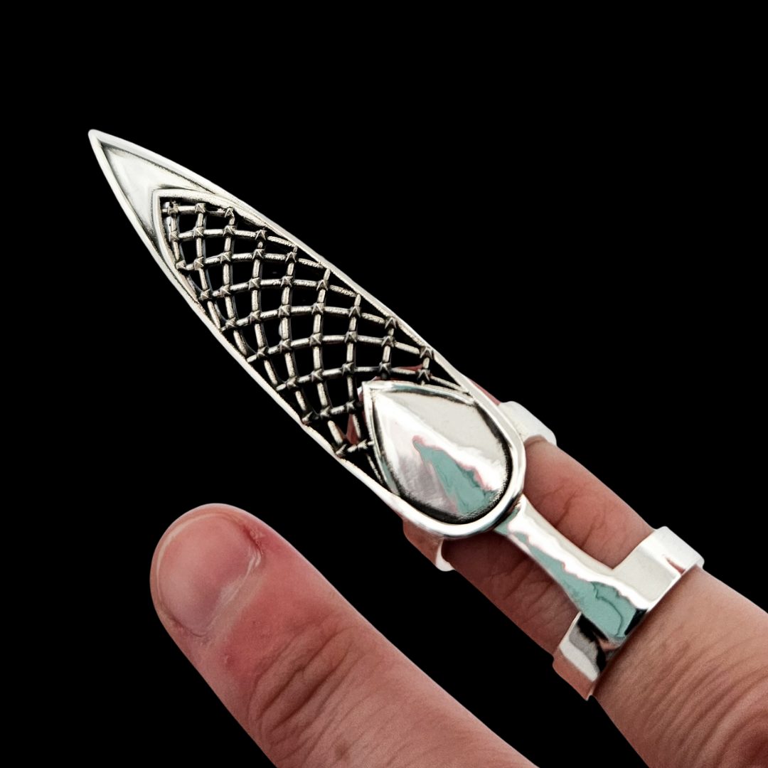Oversized Studded Confessional Mesh Claw - Fake Nail Ring