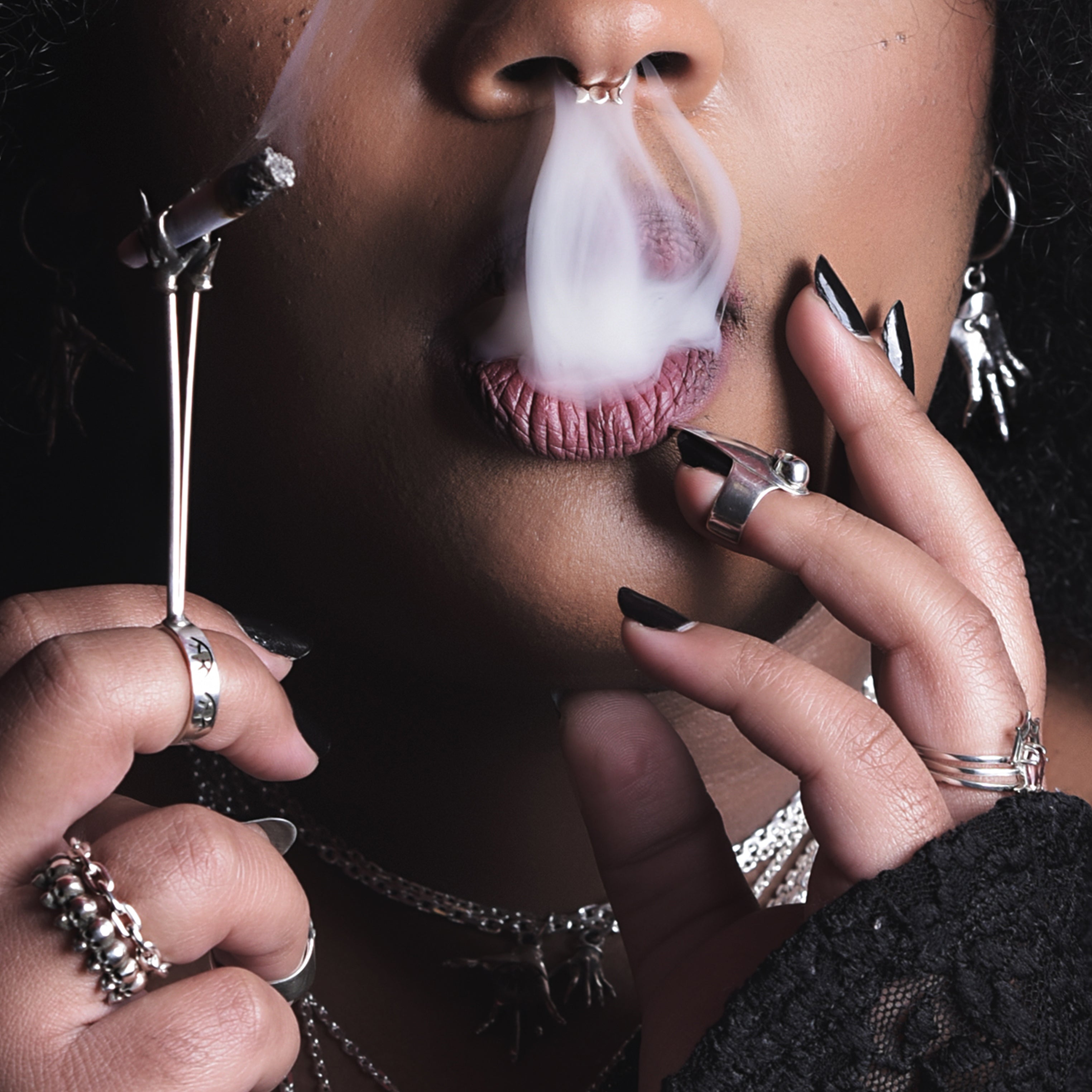 Queen of Hell Sceptre Cigarette Blunt Holder Ring