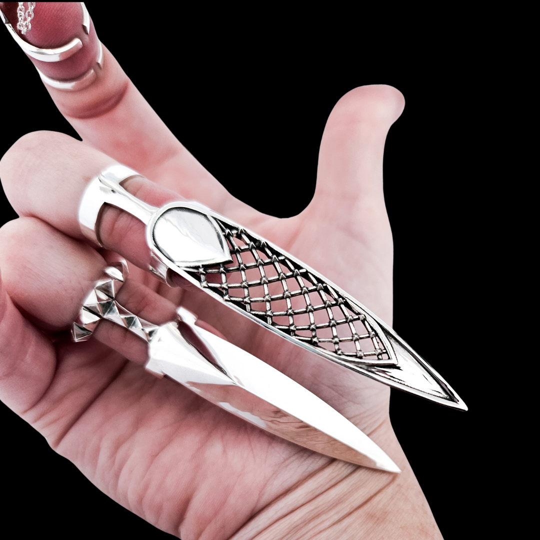 Oversized Studded Confessional Mesh Claw - Fake Nail Ring