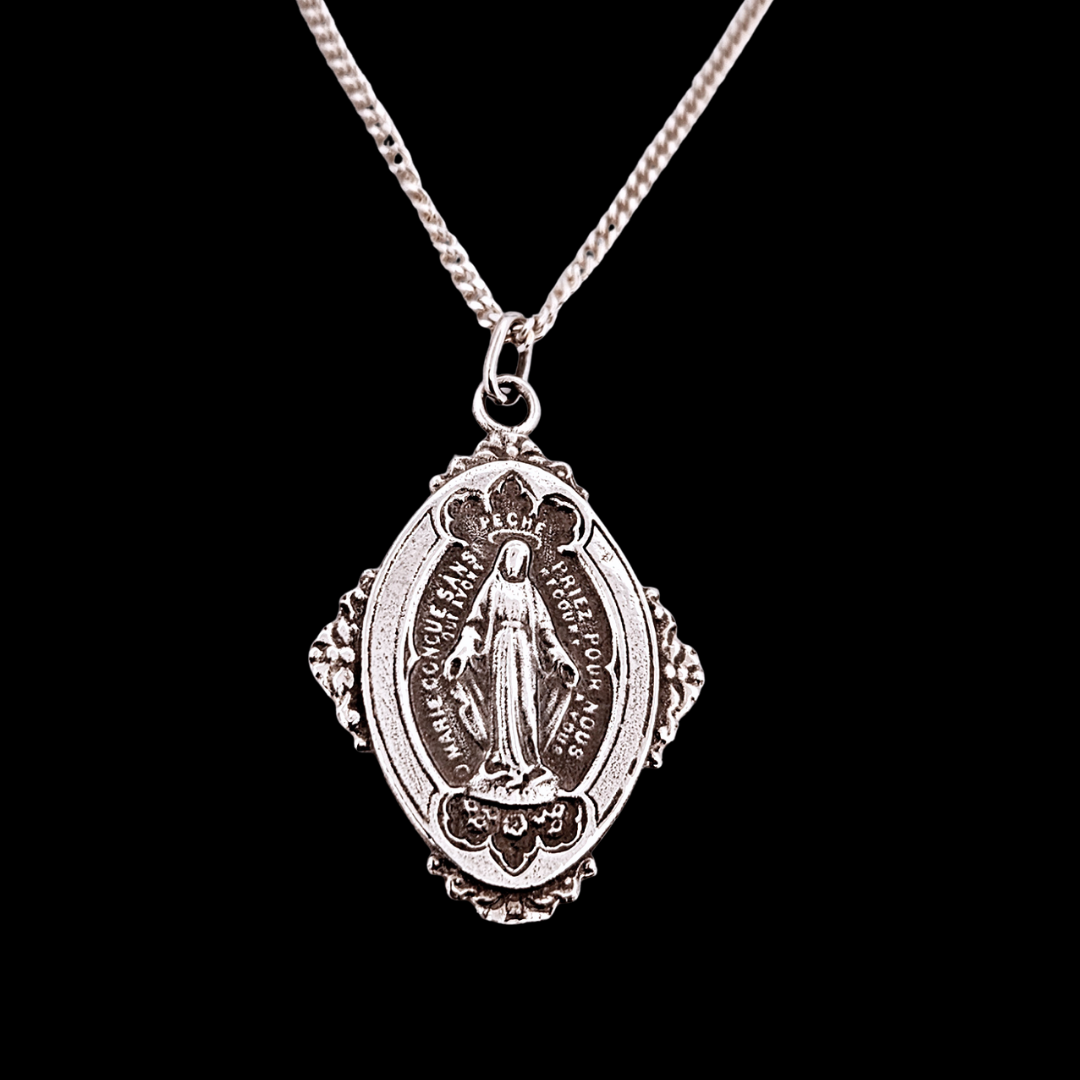 Marie Concue Sans Peché Medaillon Silver Pendant - Inchoo Bijoux