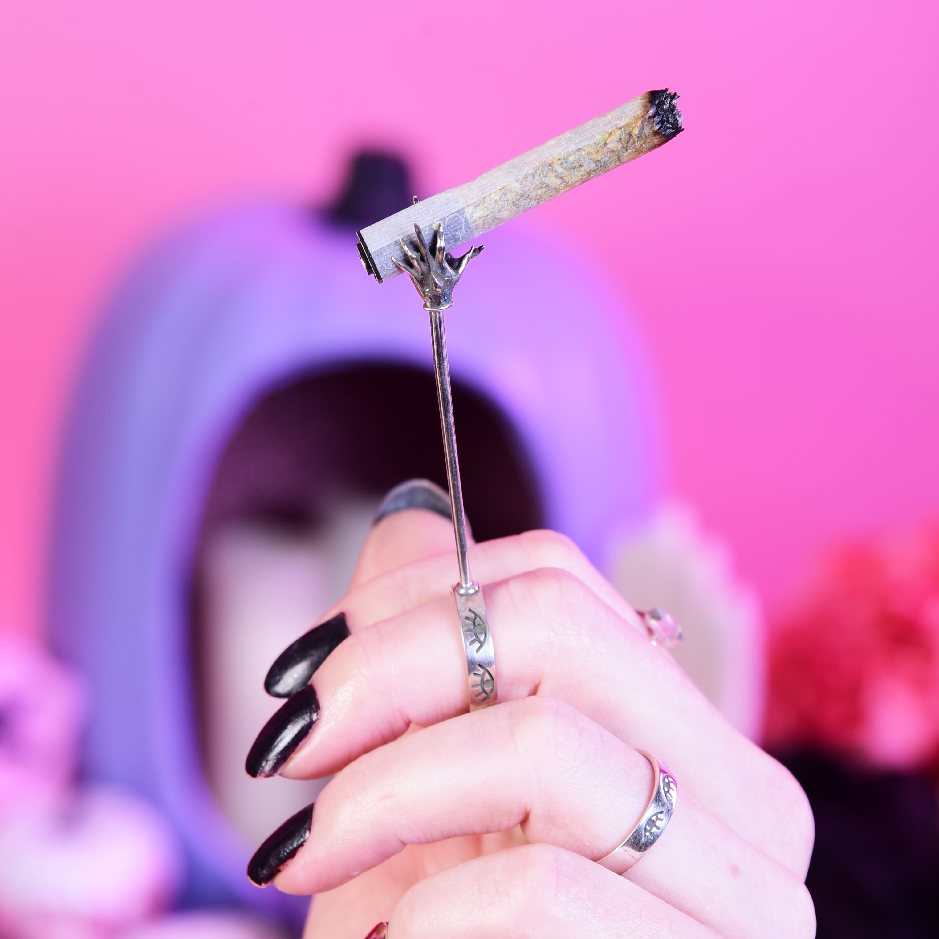 Queen of Hell Sceptre Cigarette Blunt Holder Ring