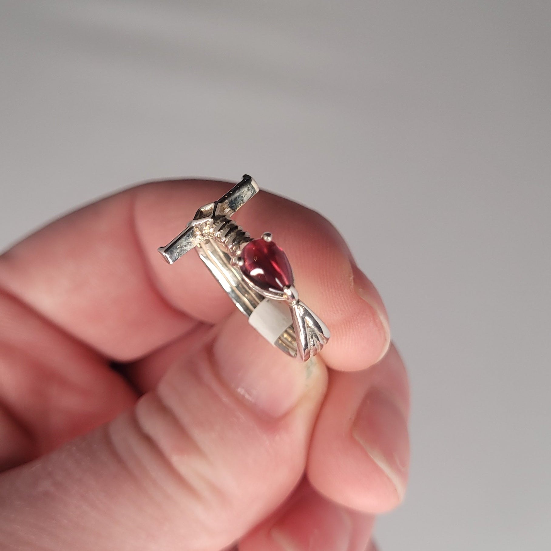 Bague Épée Grenat gr 7.5