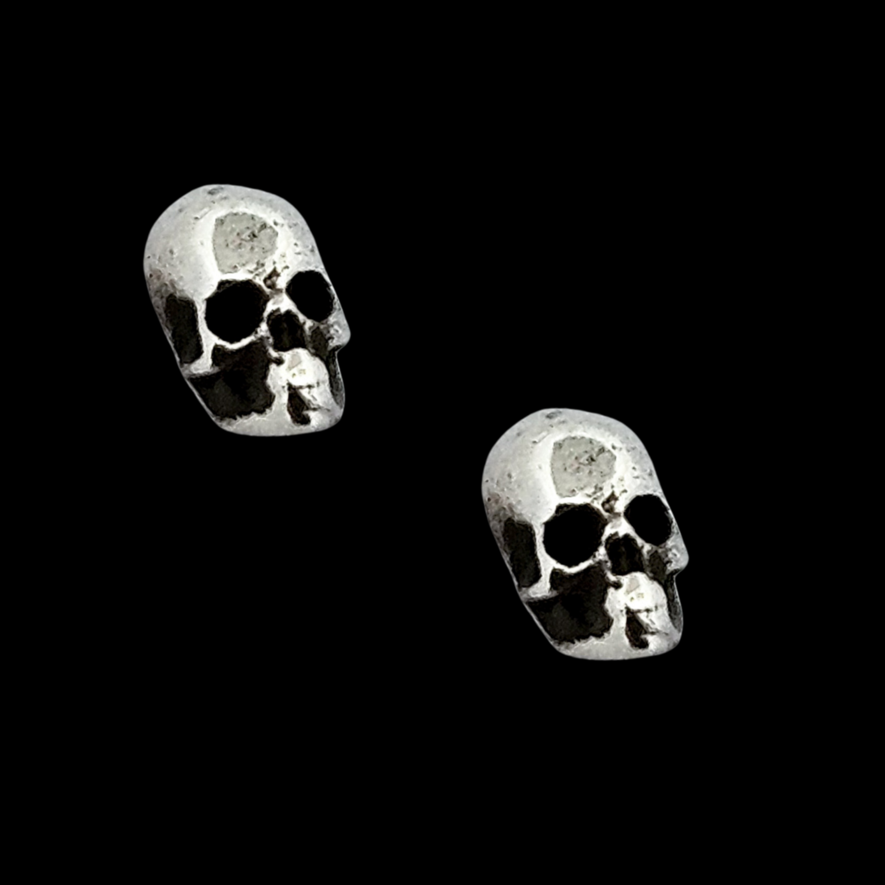 Tiny Skull Earrings - Inchoo Bijoux