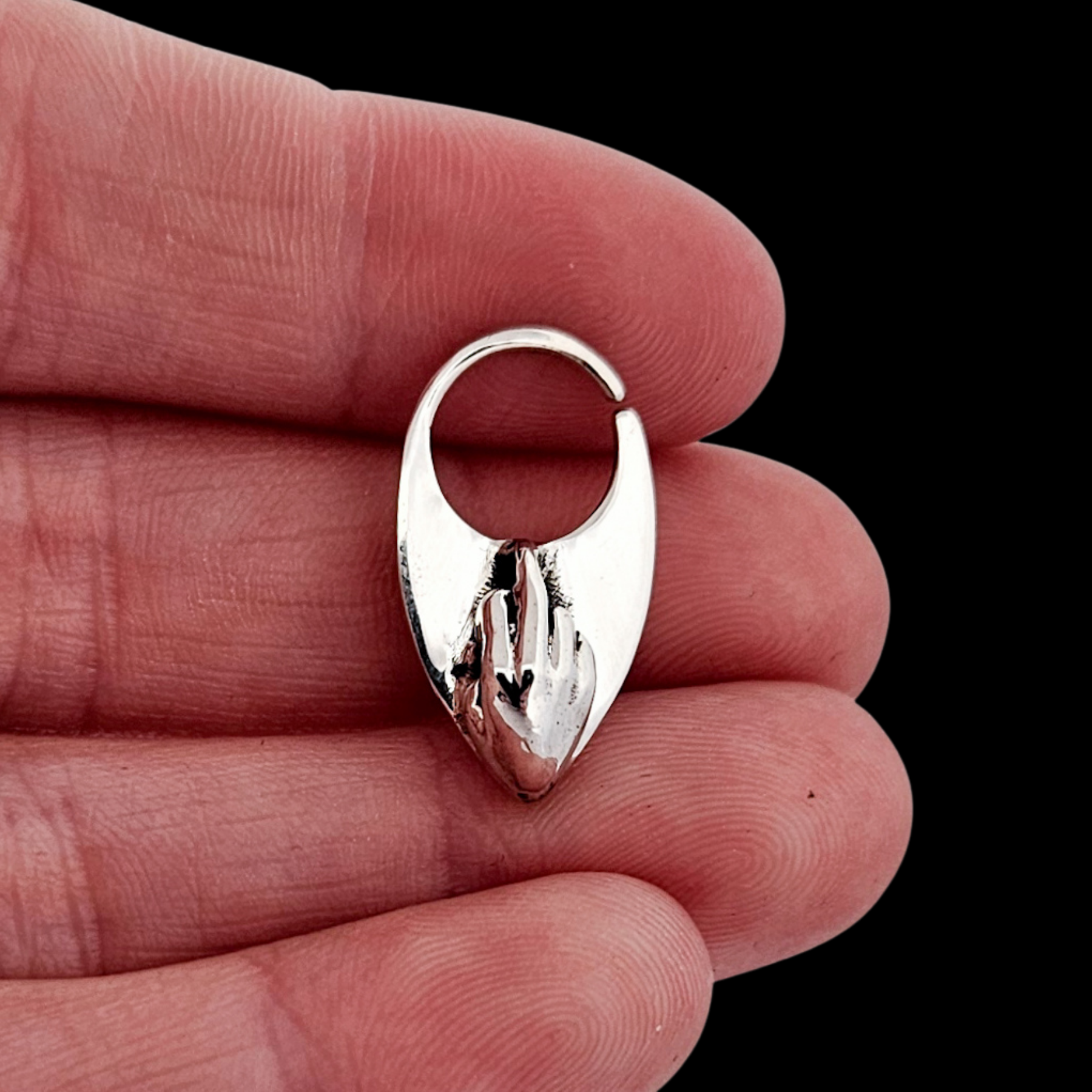 Middle Finger Septum Piercing - Inchoo Bijoux