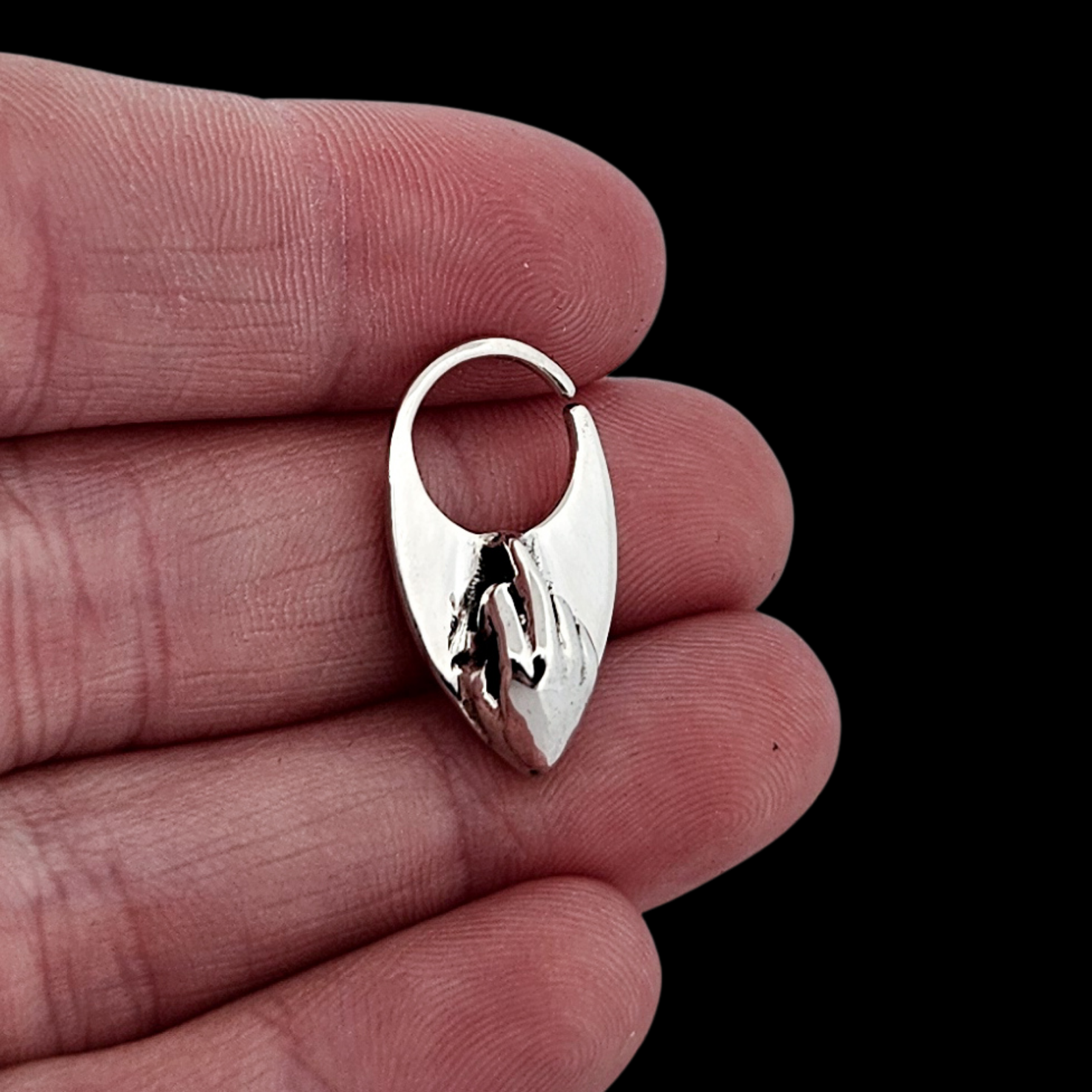 Middle Finger Septum Piercing - Inchoo Bijoux