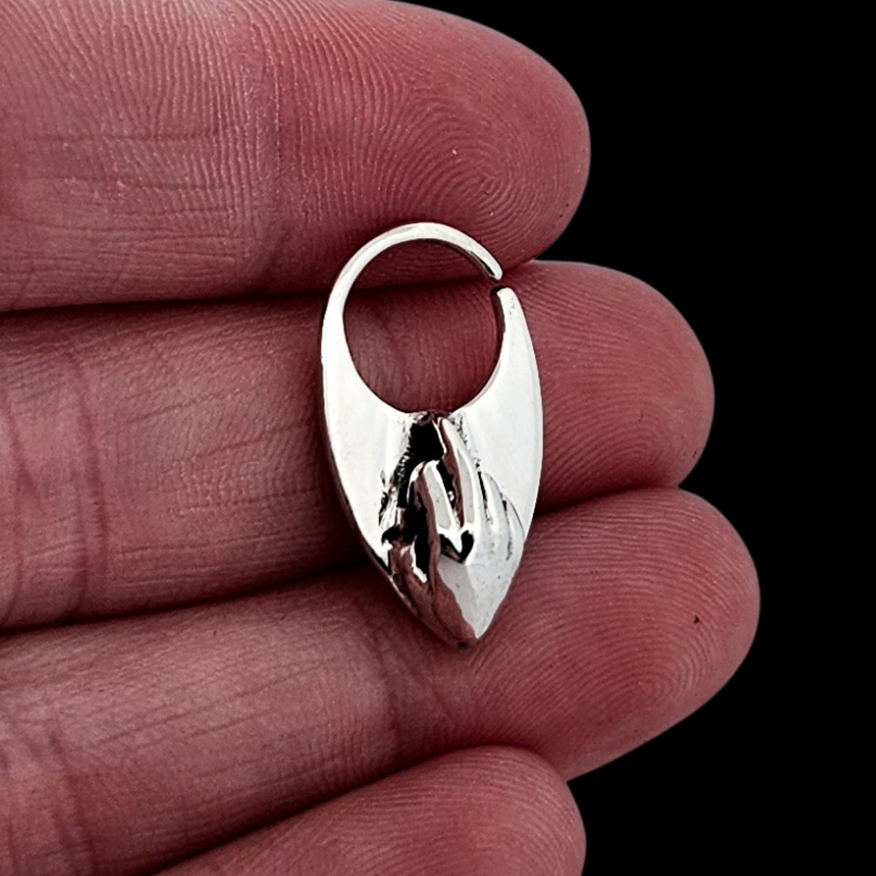Middle Finger Septum Piercing - Inchoo Bijoux