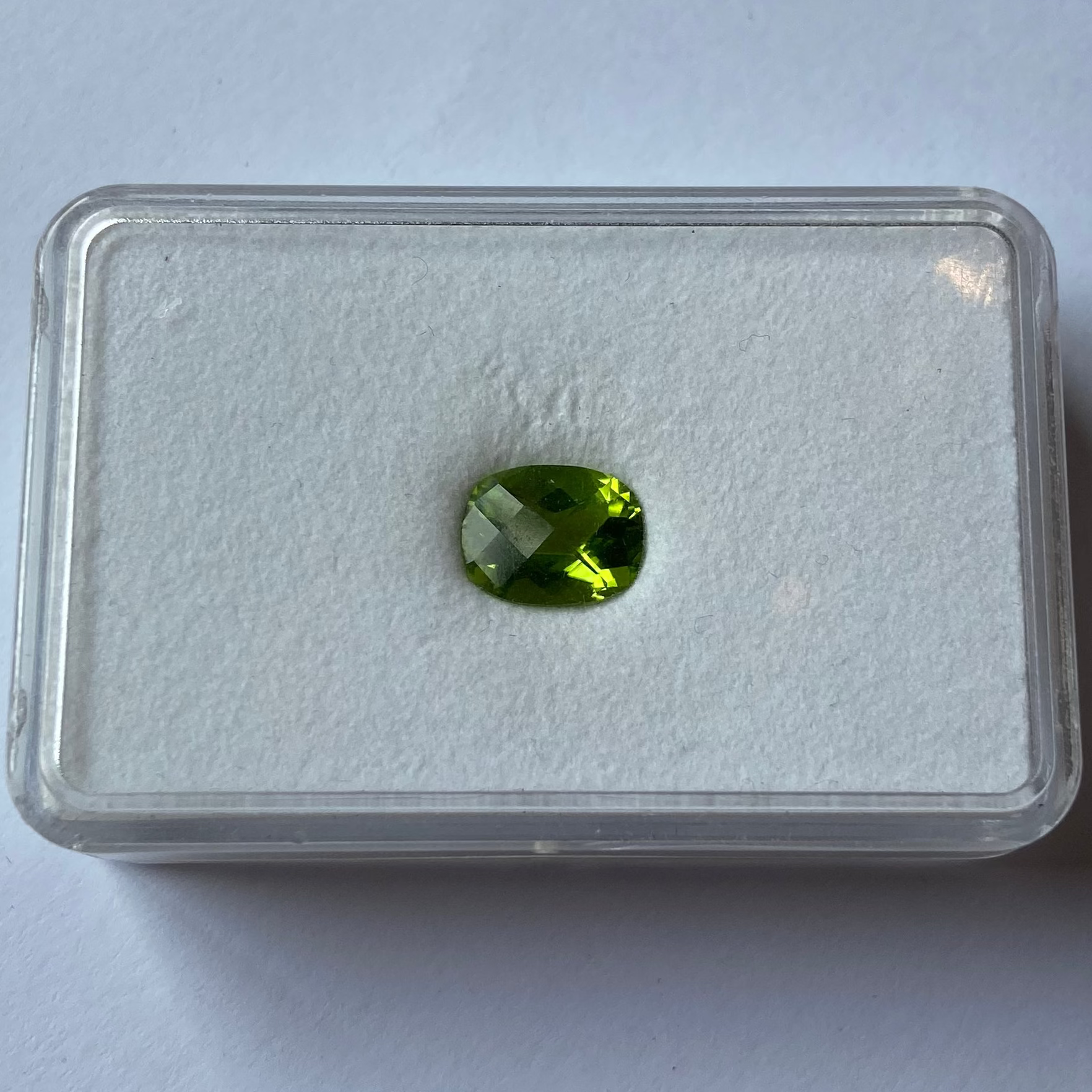 Pierre - Péridot Rectangulaire Cushion 2.97cts 10x8mm