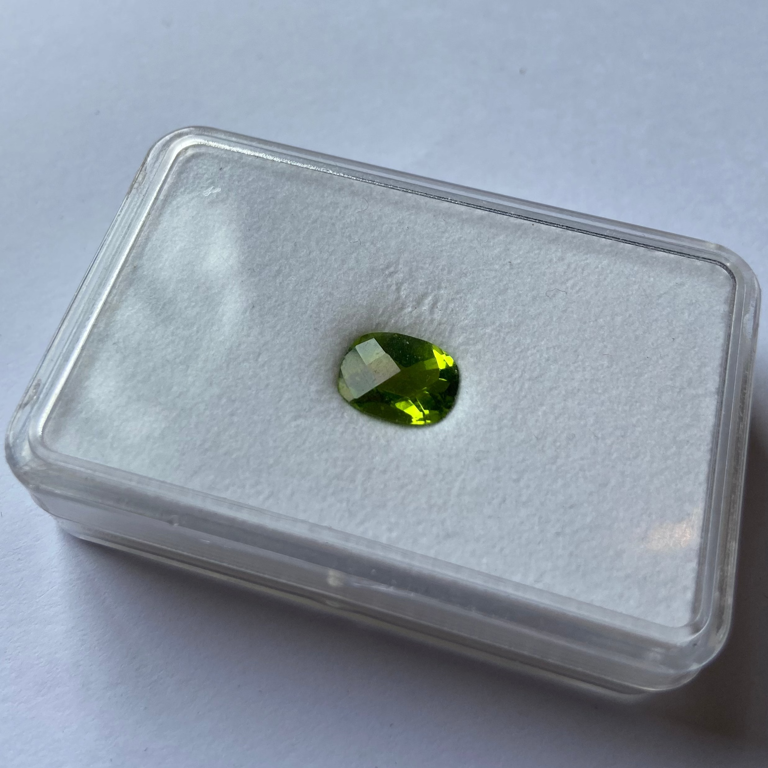 Pierre - Péridot Rectangulaire Cushion 2.97cts 10x8mm