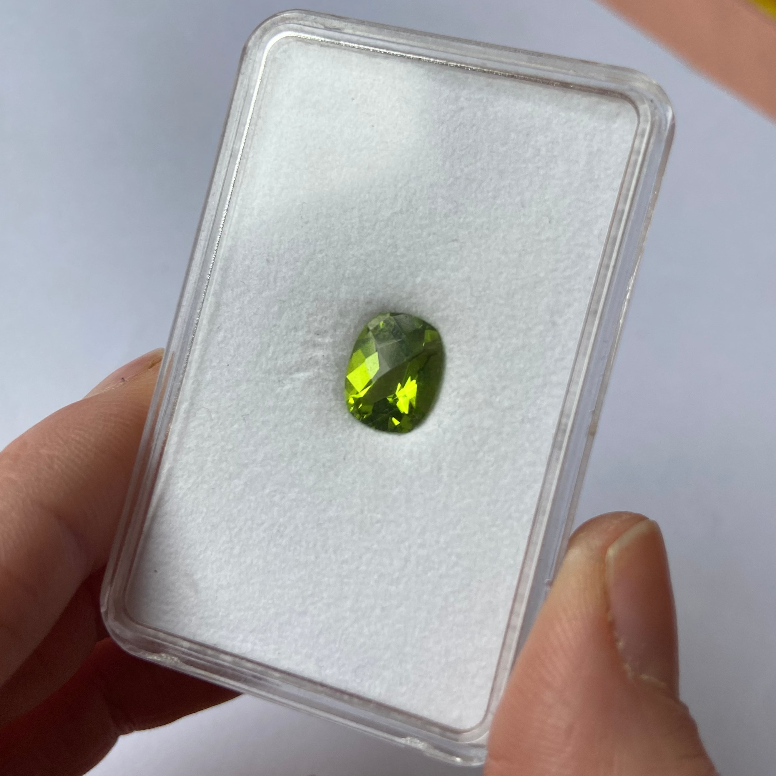 Pierre - Péridot Rectangulaire Cushion 2.97cts 10x8mm