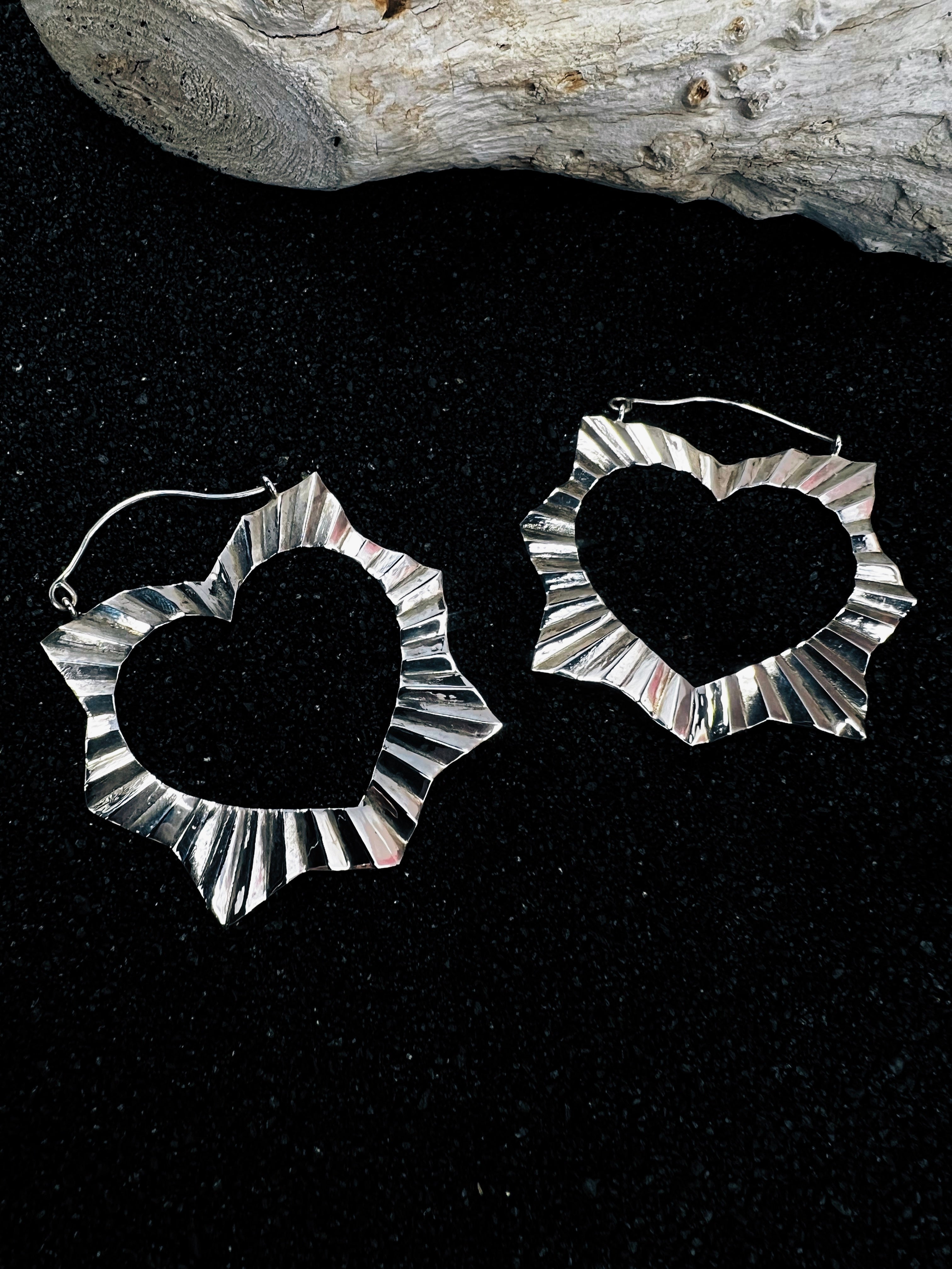 Big Open Sacred Heart Earrings - Inchoo Bijoux