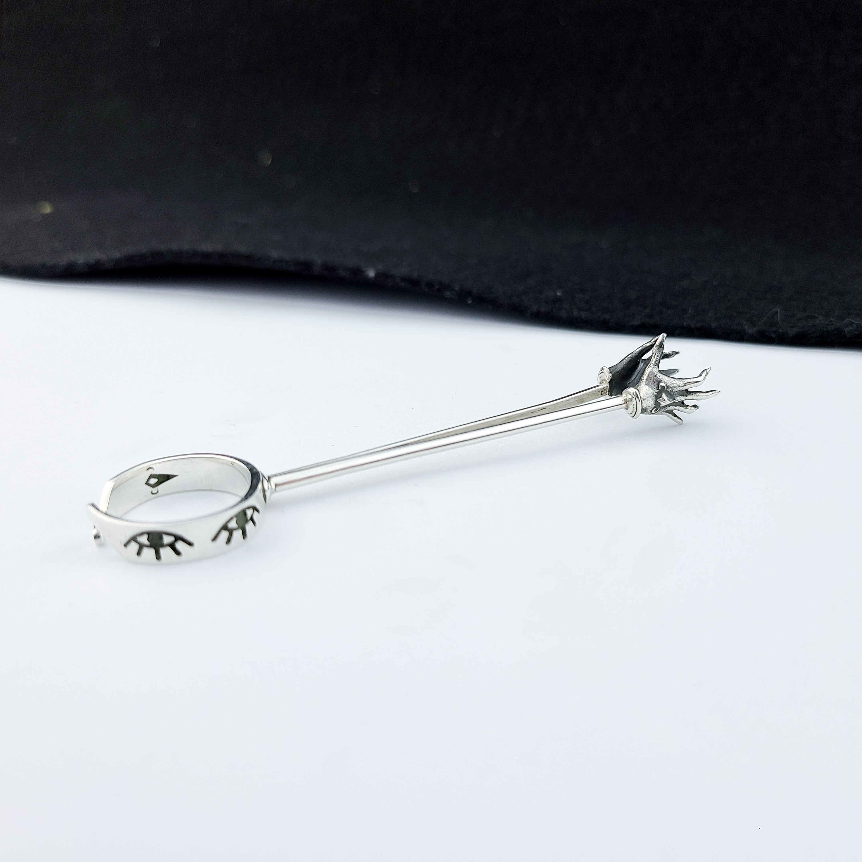 Queen of Hell Sceptre Cigarette Blunt Holder Ring