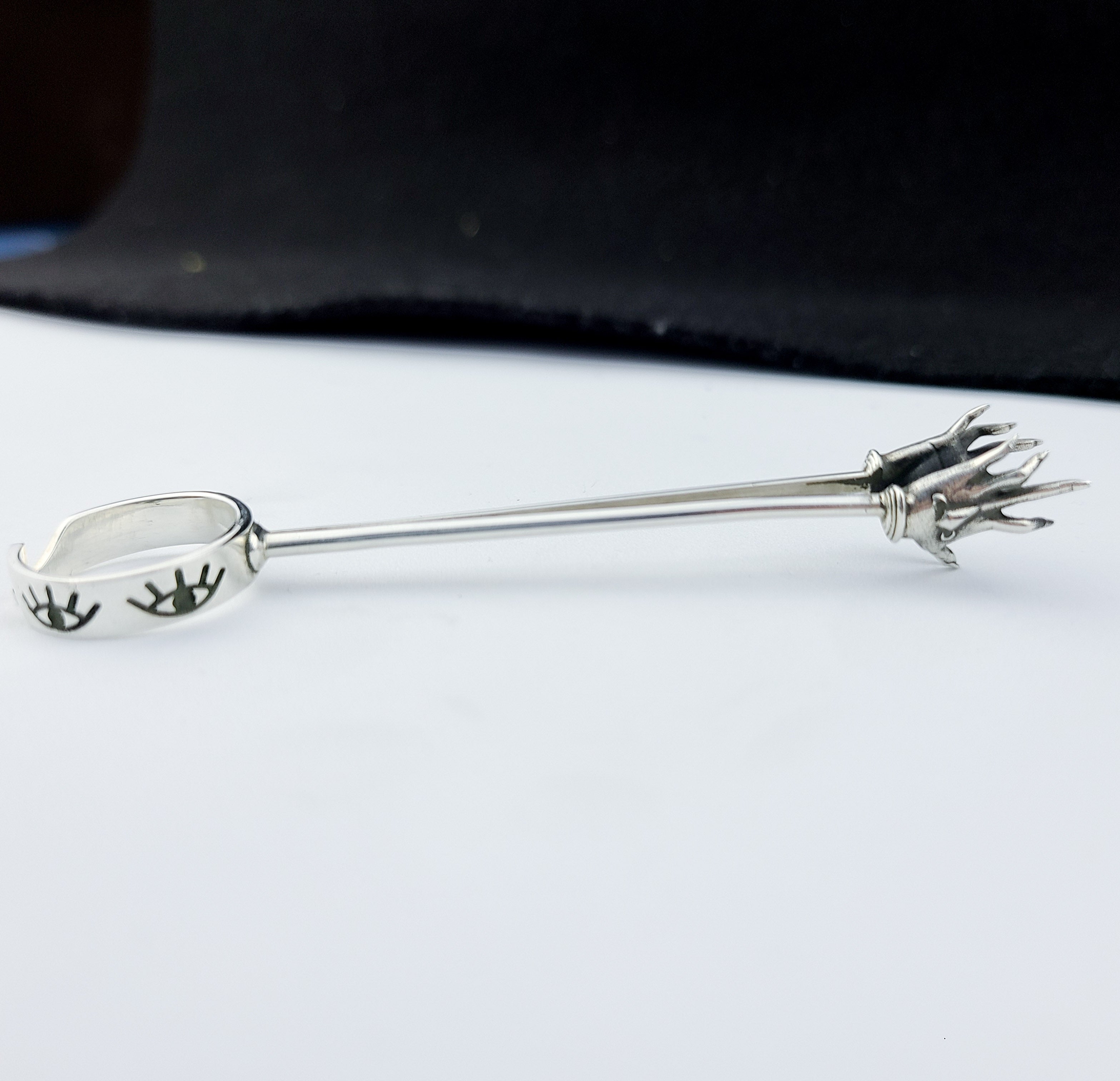 Queen of Hell Sceptre Cigarette Blunt Holder Ring