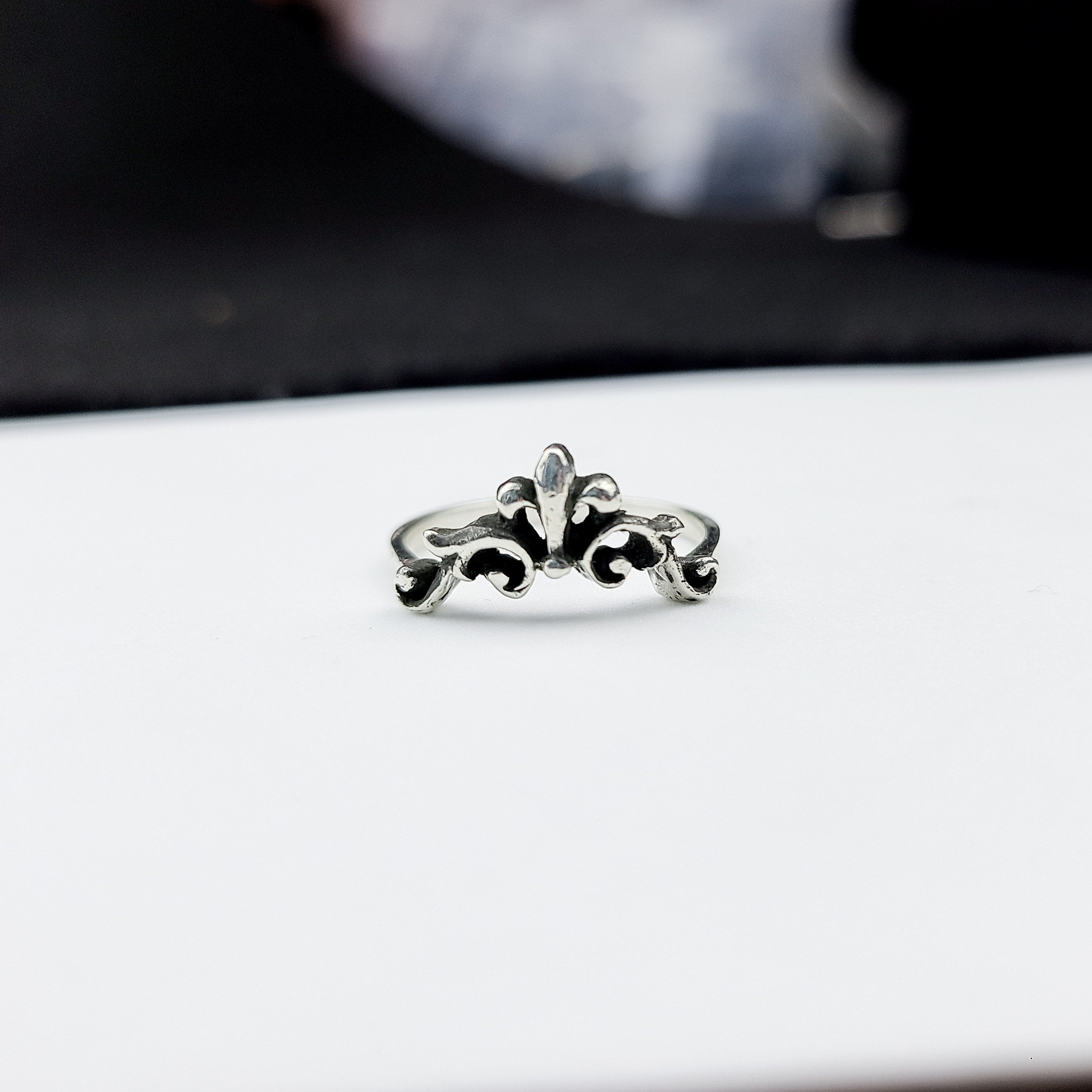Silver Small Baroque Curves Lace Ring