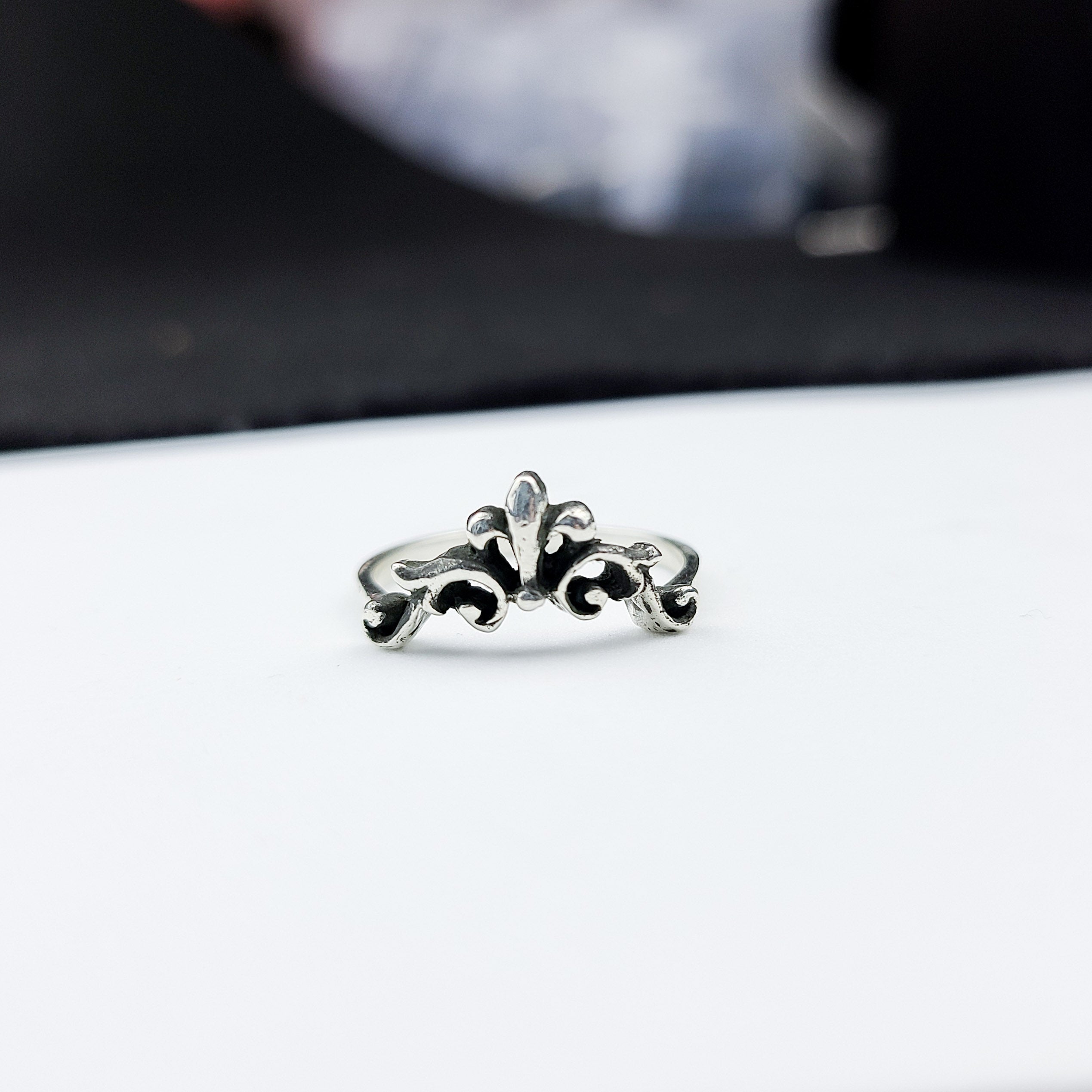 Silver Small Baroque Curves Lace Ring