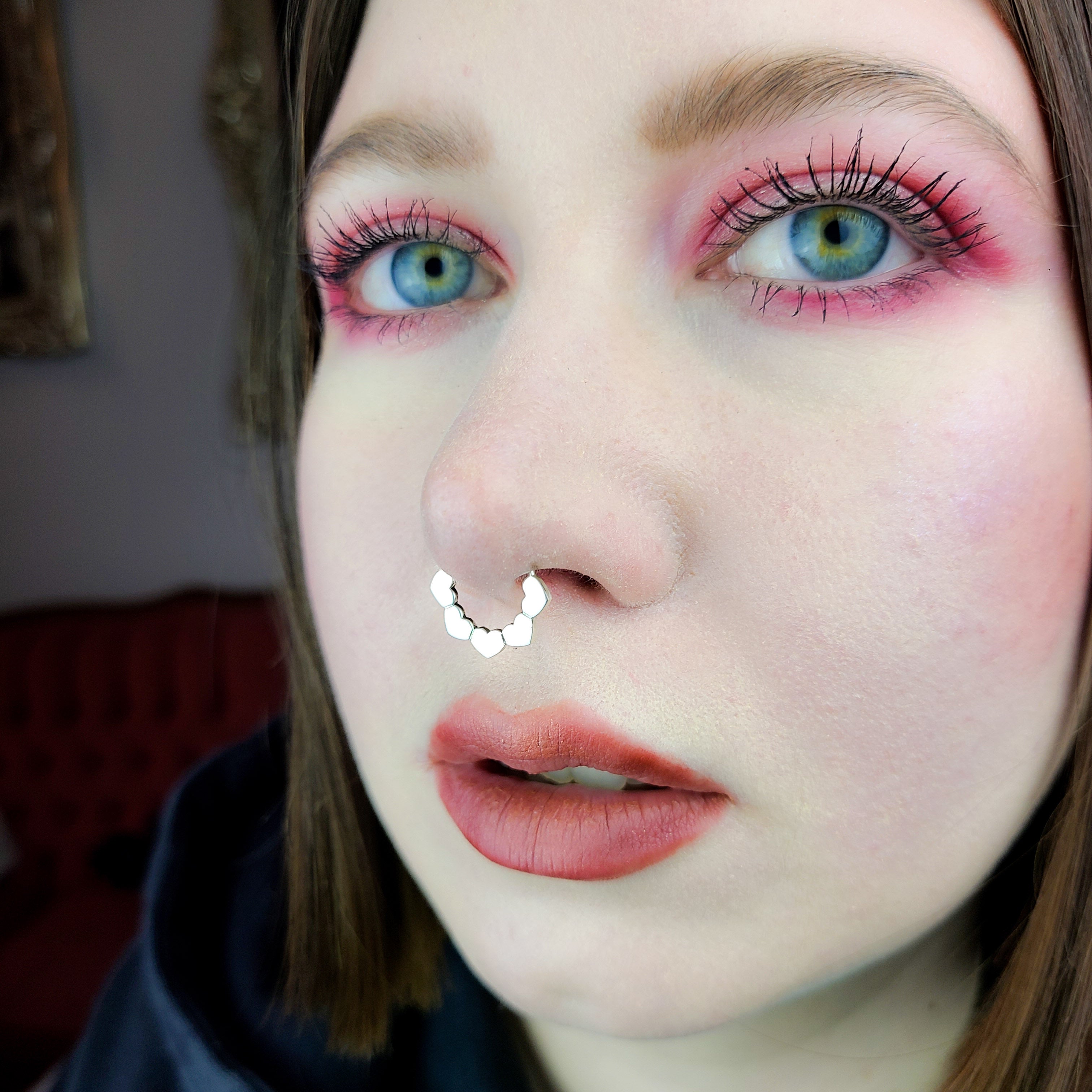 Shiny Silver Heart Septum Piercing