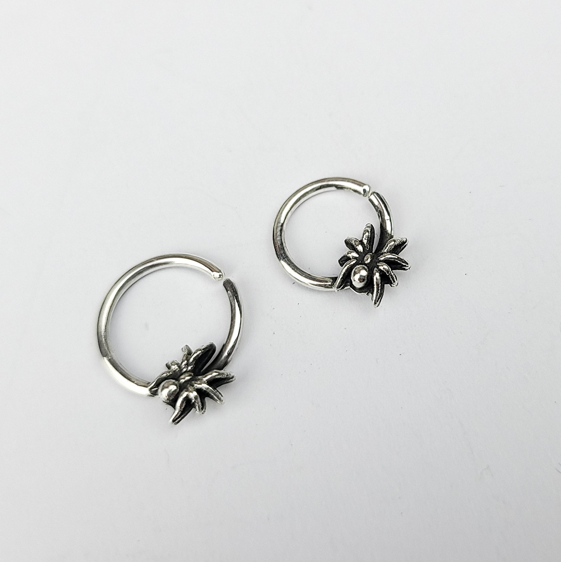 Tiny Spider Septum Piercing - Inchoo Bijoux