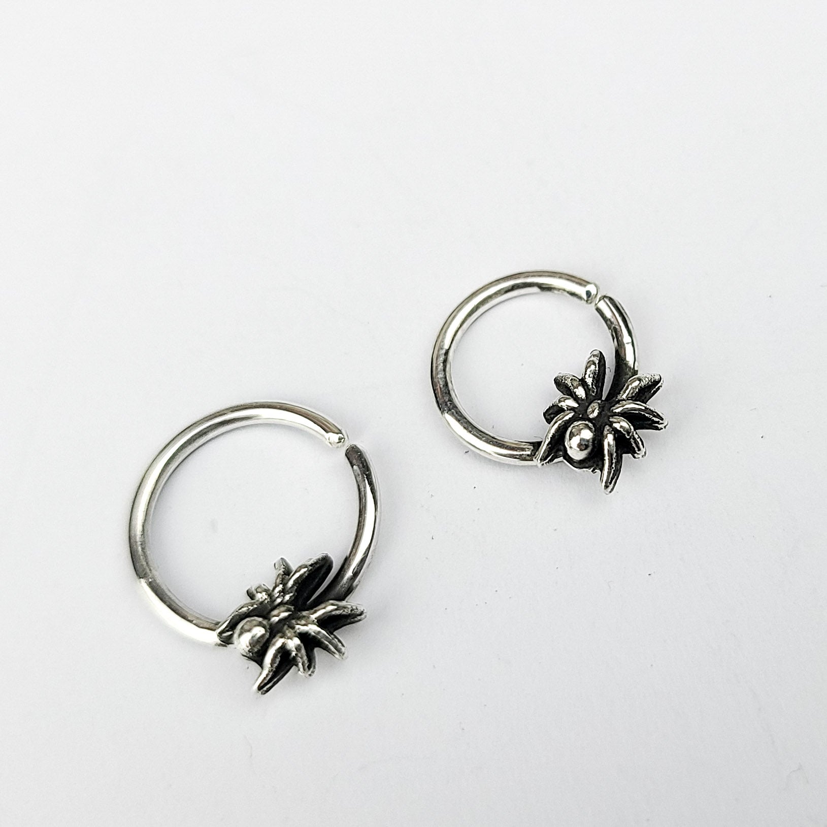 Tiny Spider Septum Piercing - Inchoo Bijoux