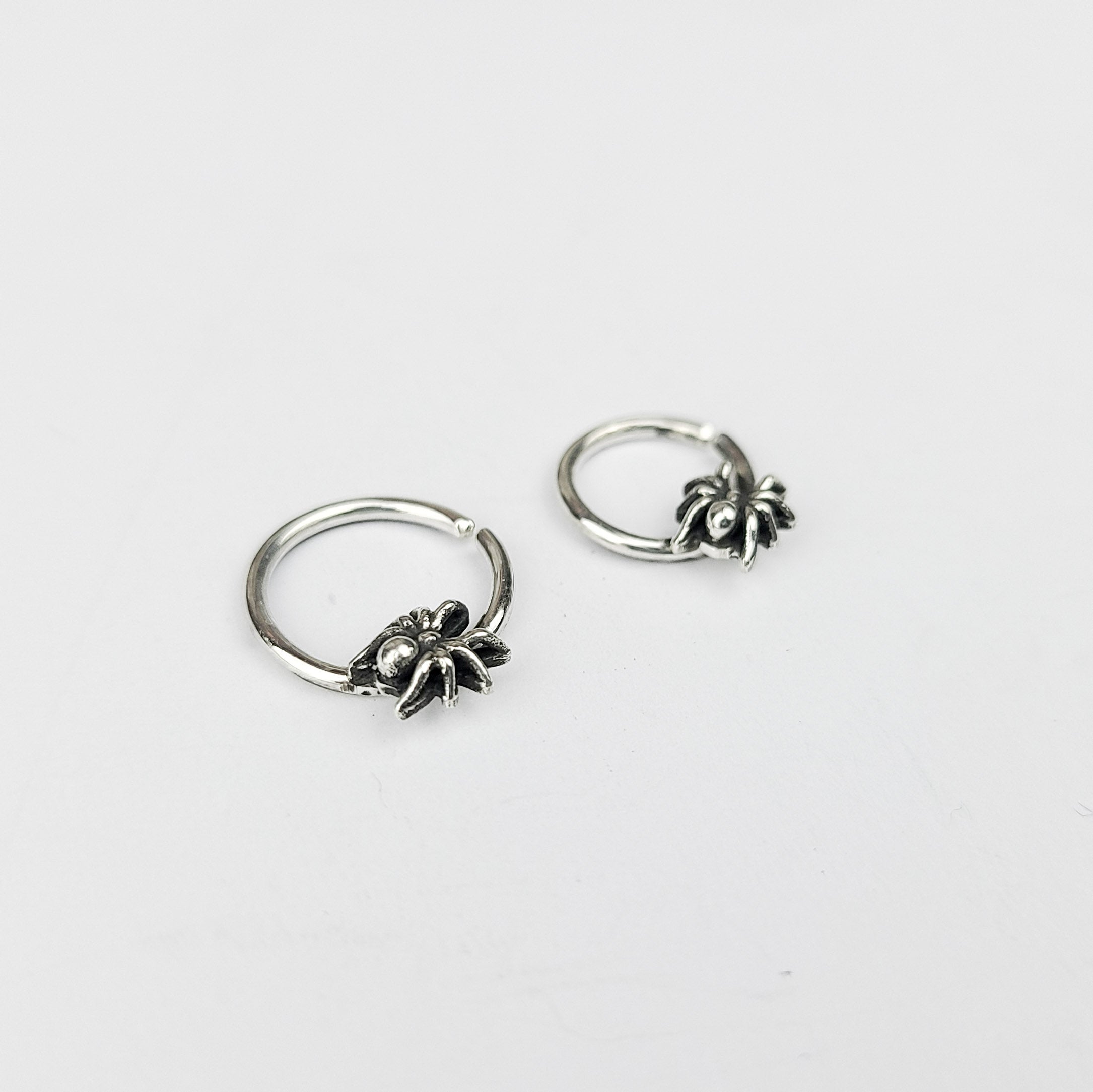 Tiny Spider Septum Piercing - Inchoo Bijoux