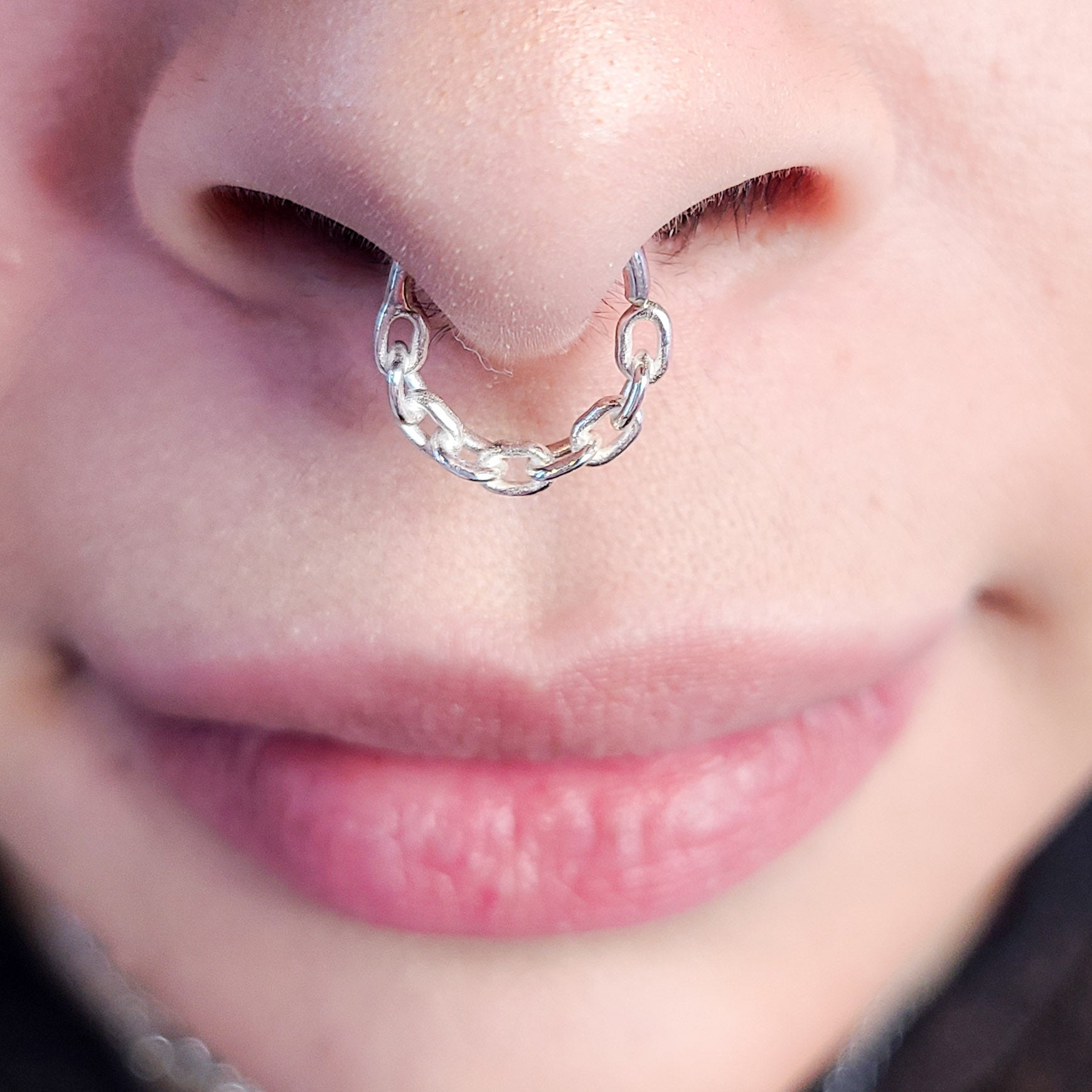 Solid Chain Septum Piercing