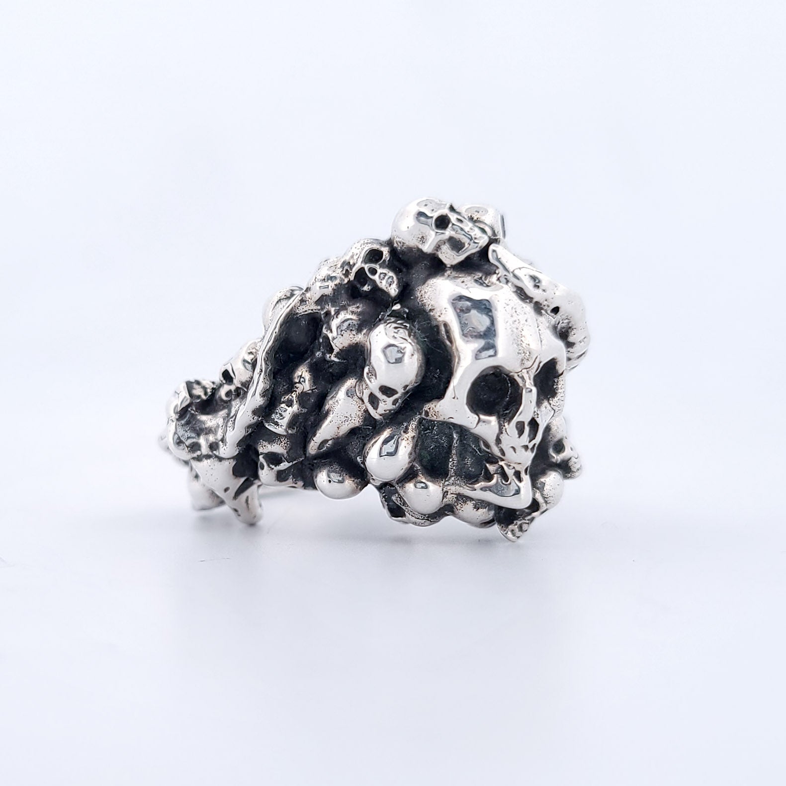 Catacombes Skull Signet Ring - Unisex