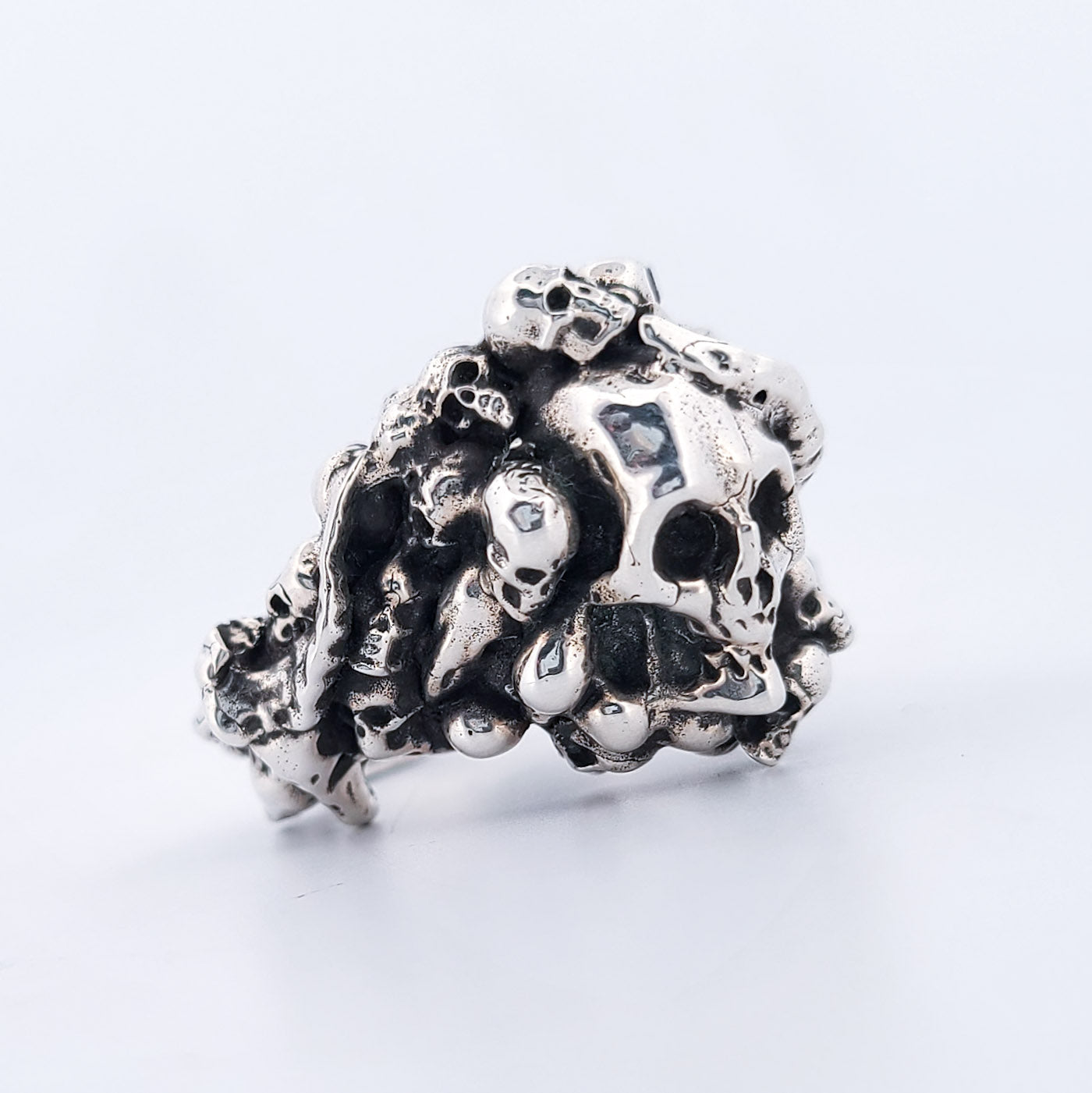 Catacombes Skull Signet Ring - Unisex