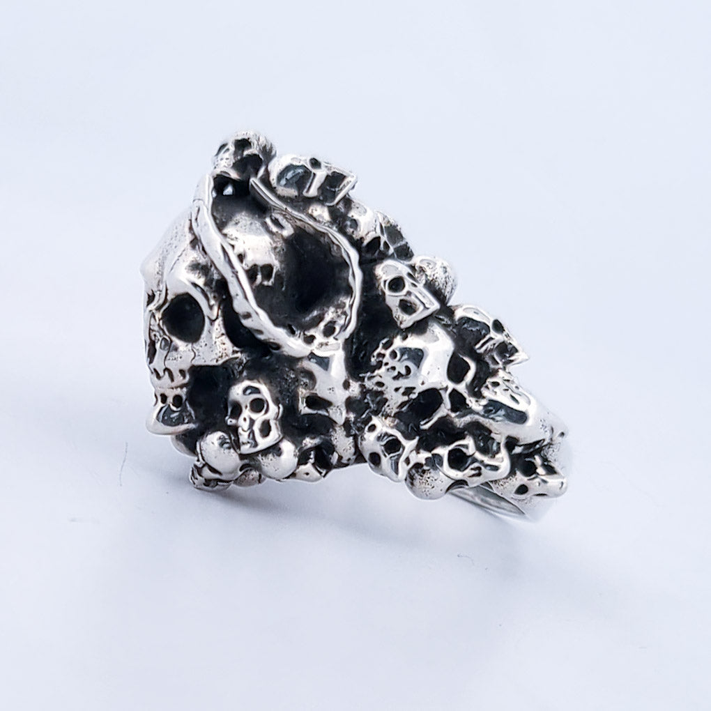 Catacombes Skull Signet Ring - Unisex