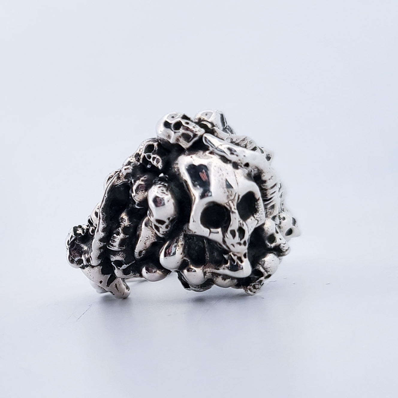 Catacombes Skull Signet Ring - Unisex