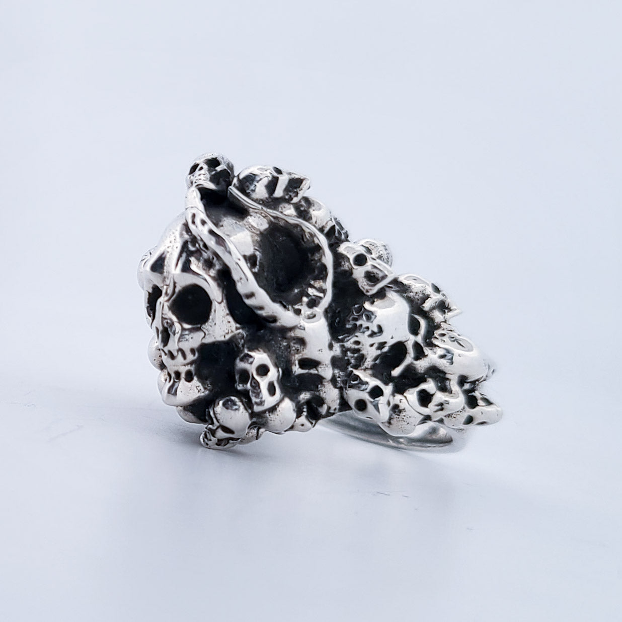 Catacombes Skull Signet Ring - Unisex