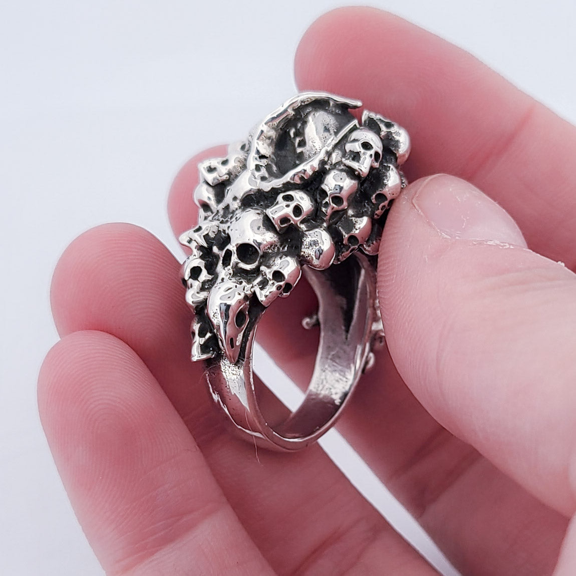 Catacombes Skull Signet Ring - Unisex