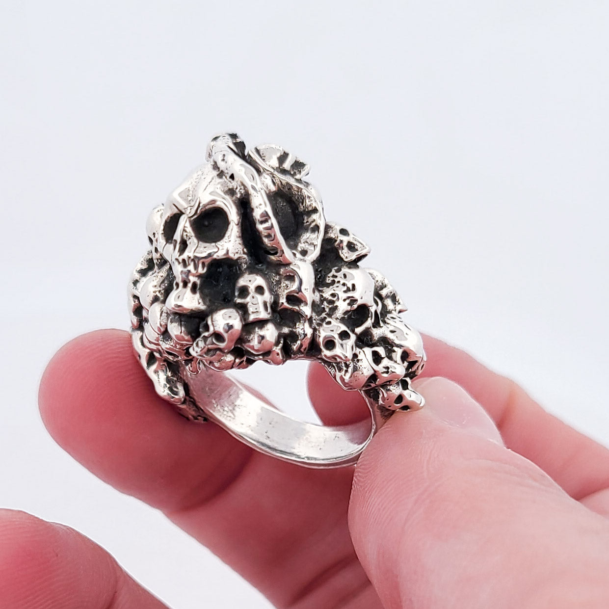 Catacombes Skull Signet Ring - Unisex