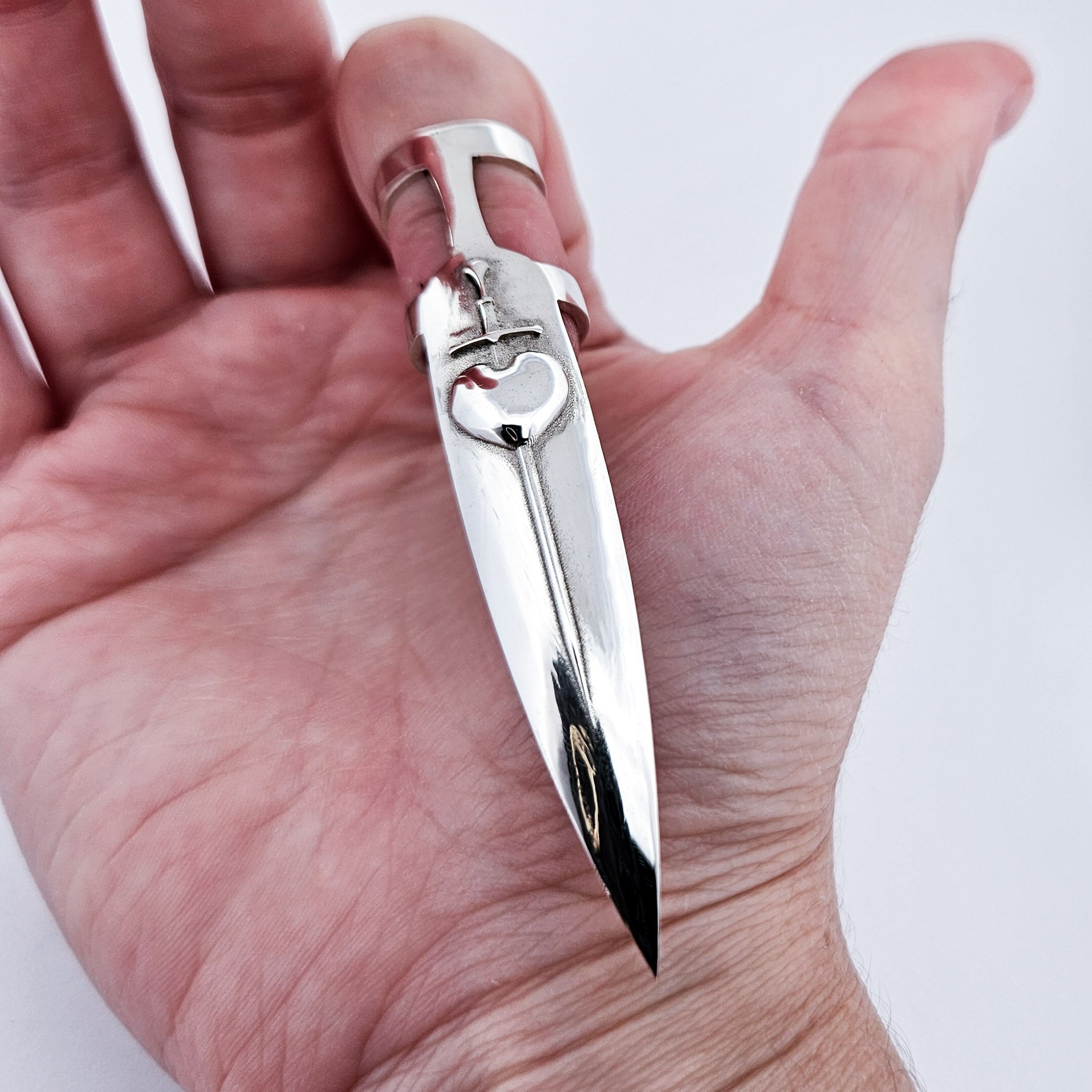 Oversized Heart & Sword Claw - Fake Nail Ring