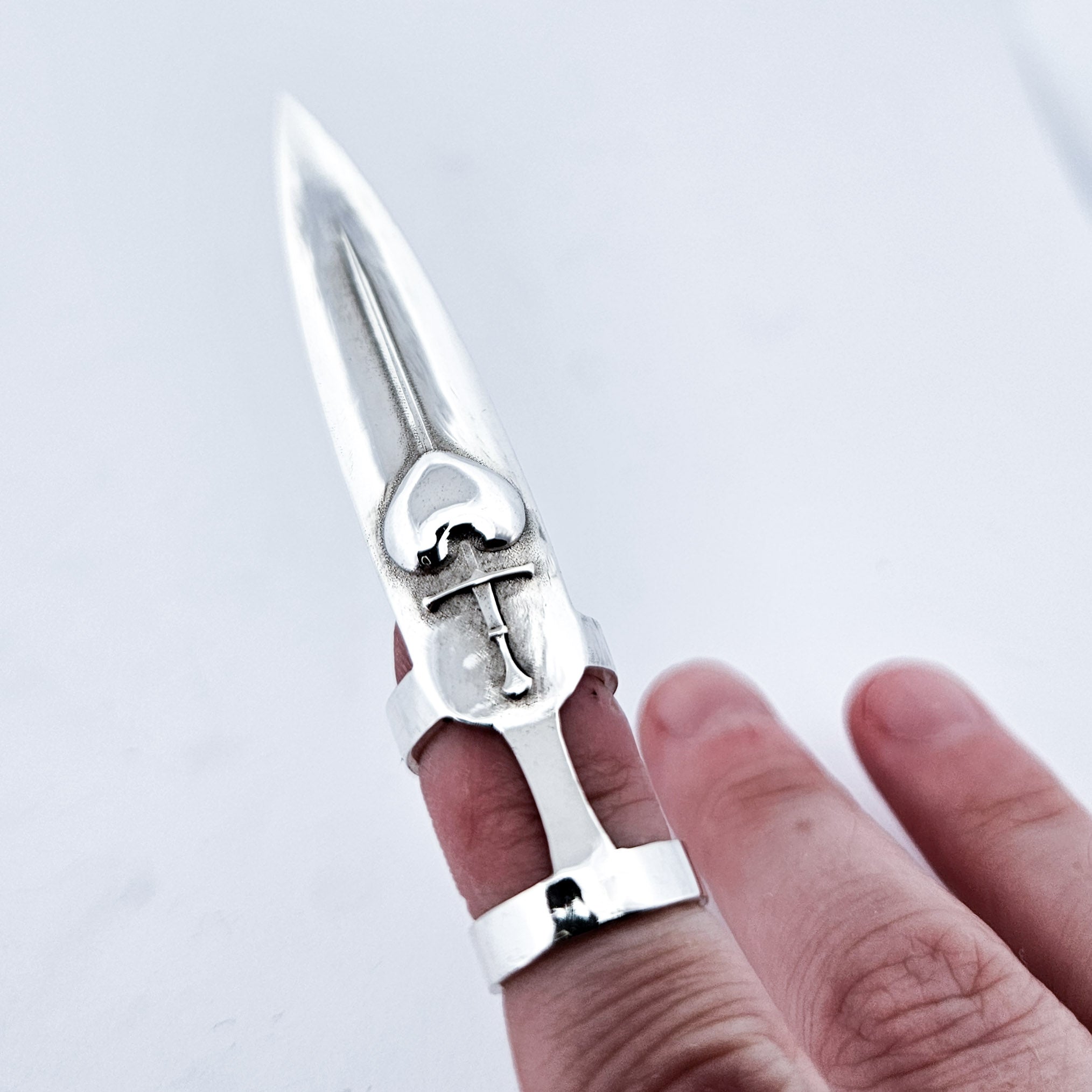 Oversized Heart & Sword Claw - Fake Nail Ring