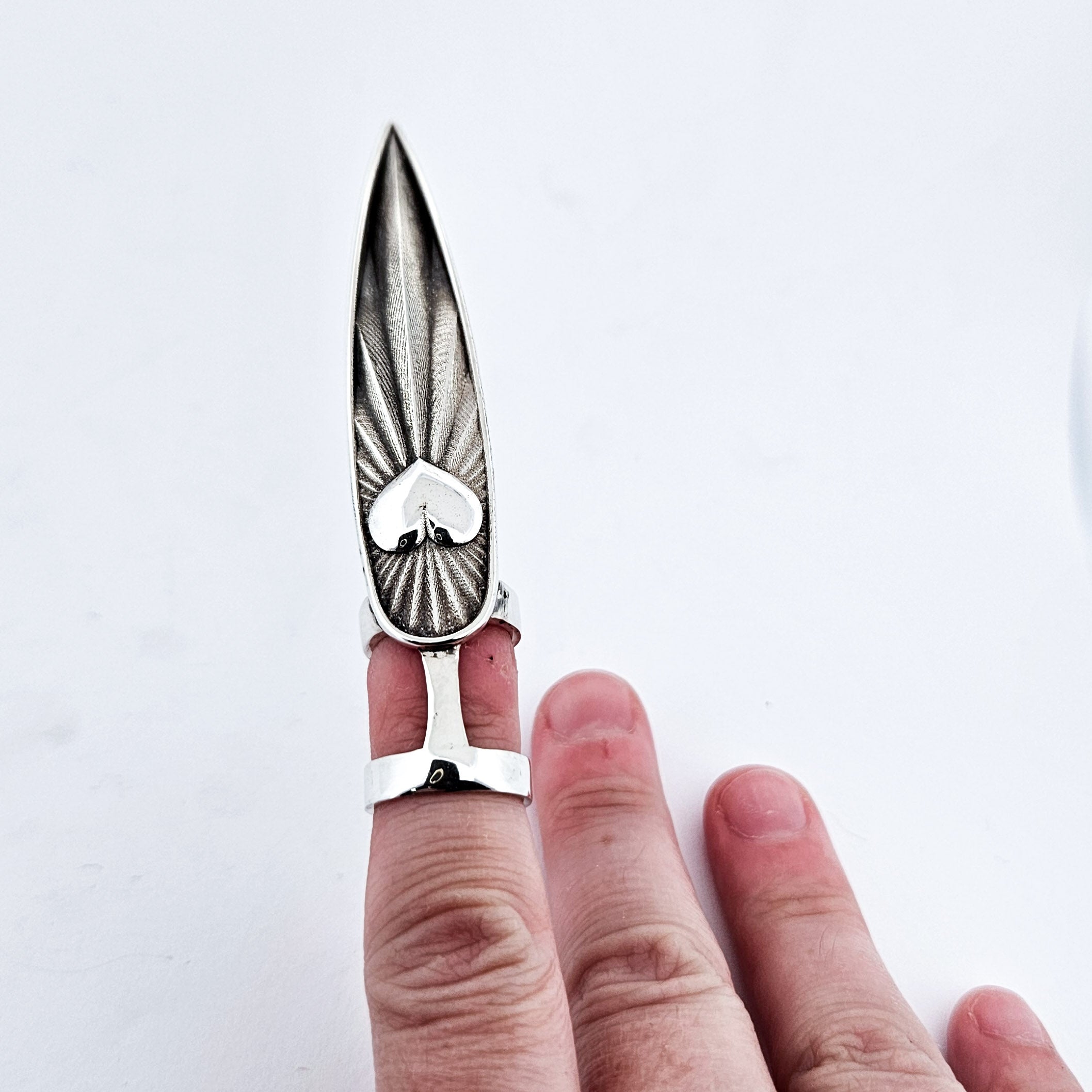 Oversized Sacred Heart Claw - Fake Nail Ring