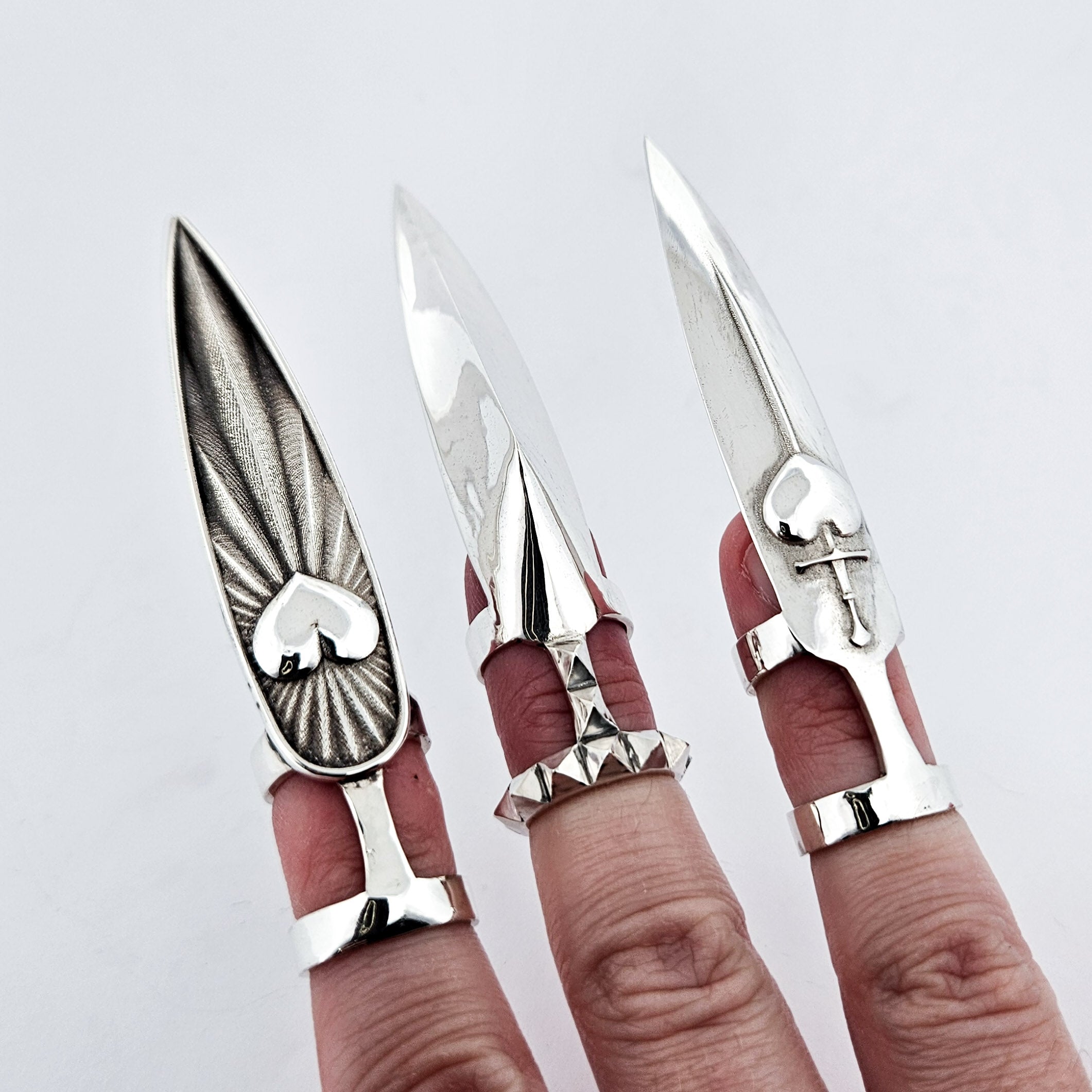 Oversized Sacred Heart Claw - Fake Nail Ring