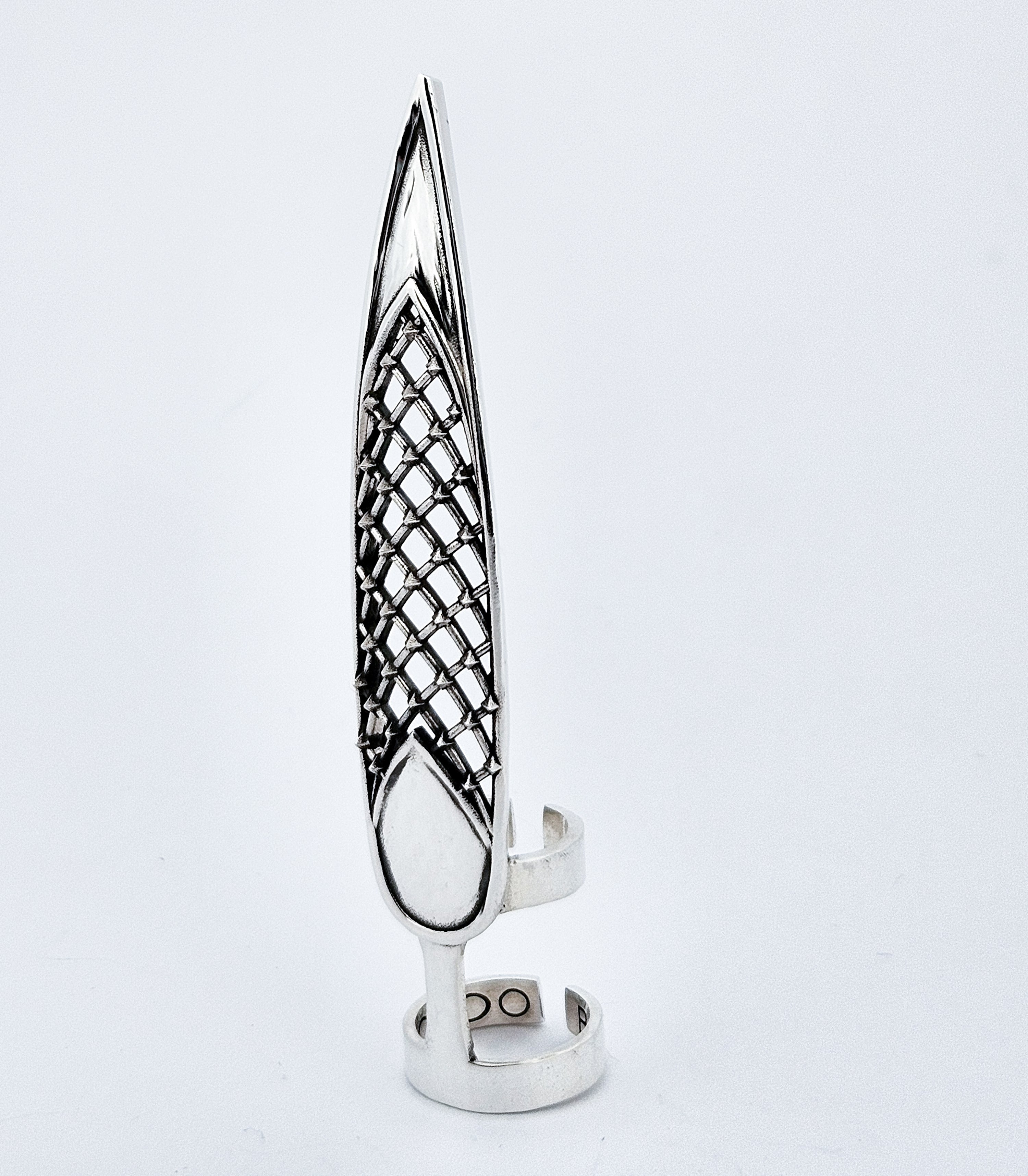 Oversized Studded Confessional Mesh Claw - Fake Nail Ring