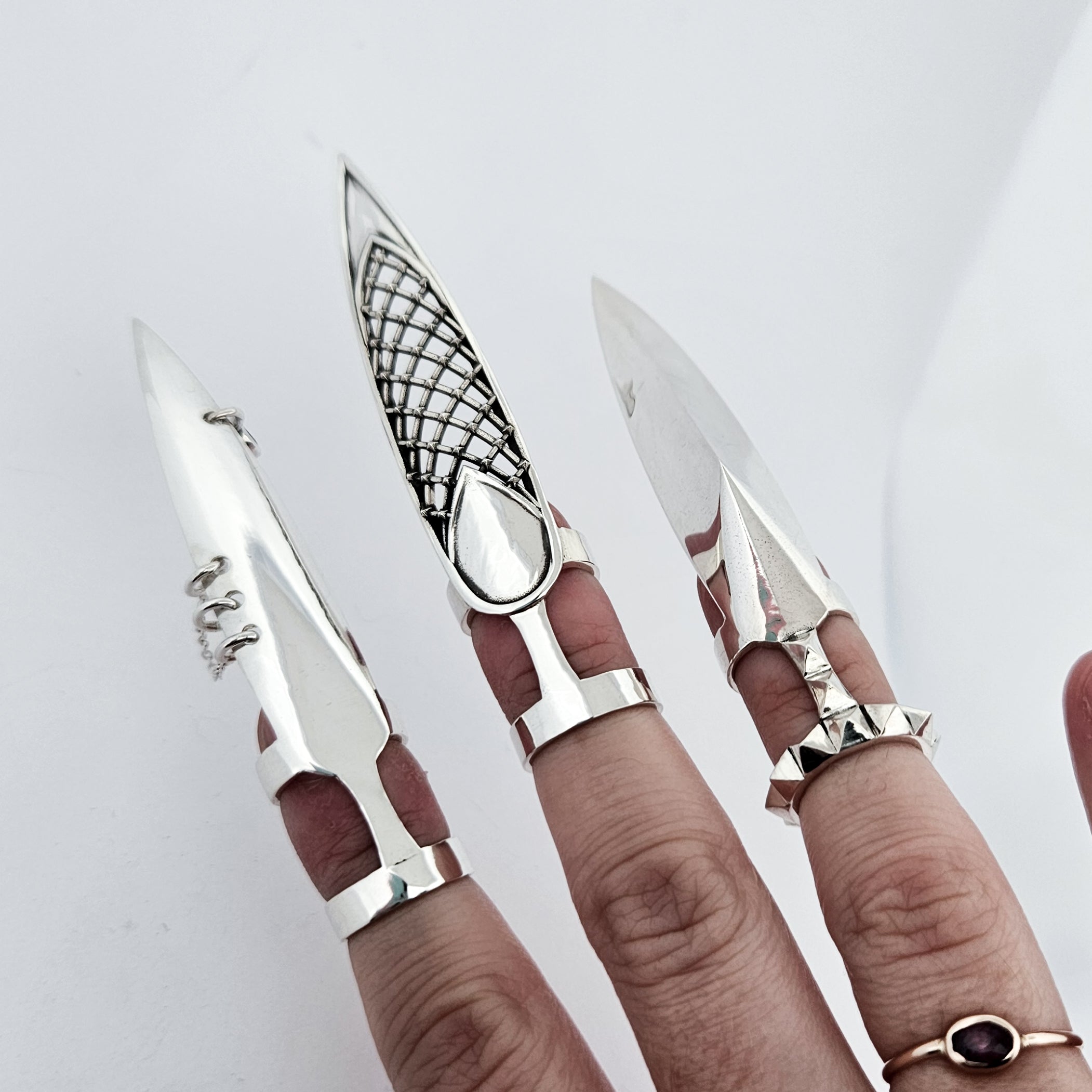 Oversized Studded Confessional Mesh Claw - Fake Nail Ring