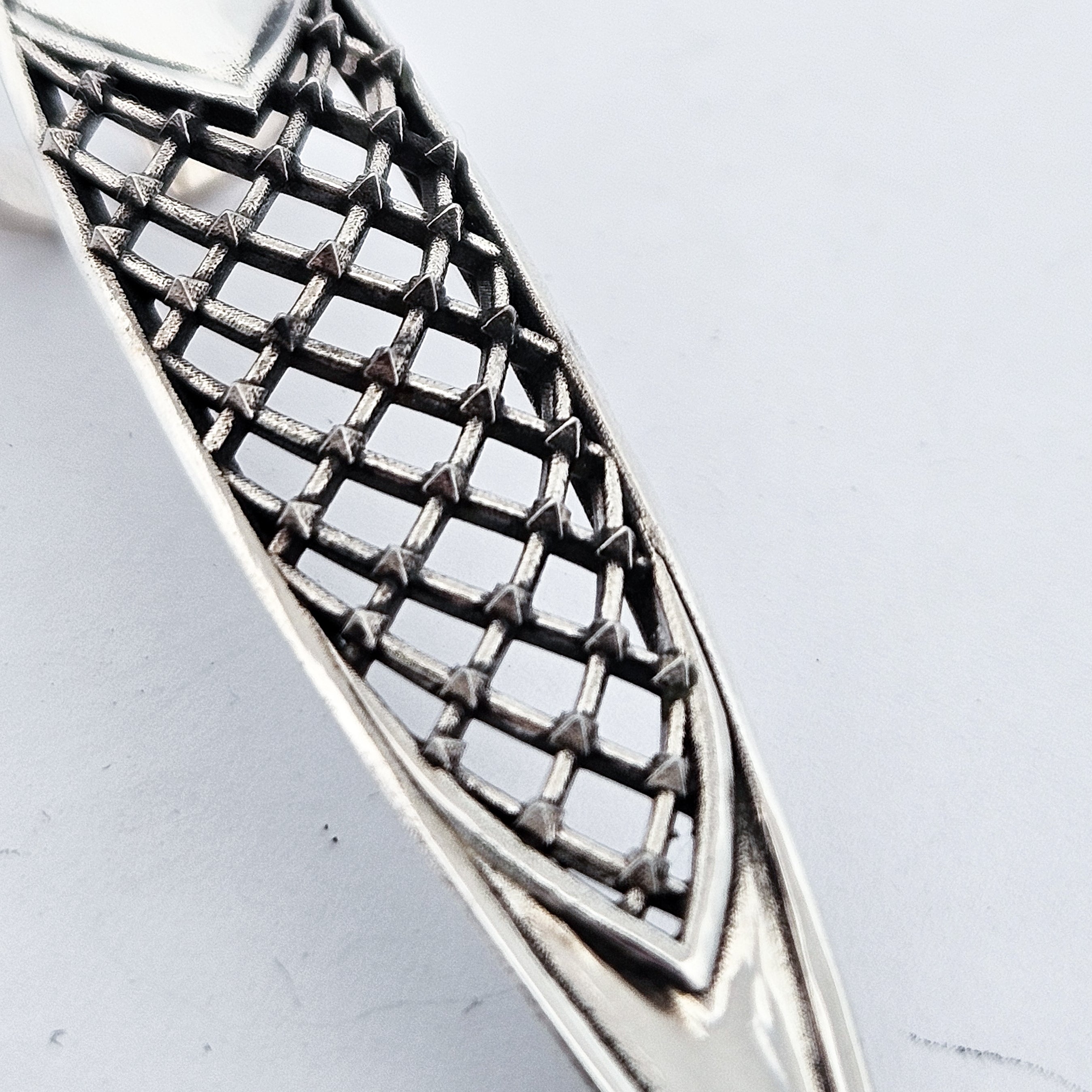 Oversized Studded Confessional Mesh Claw - Fake Nail Ring