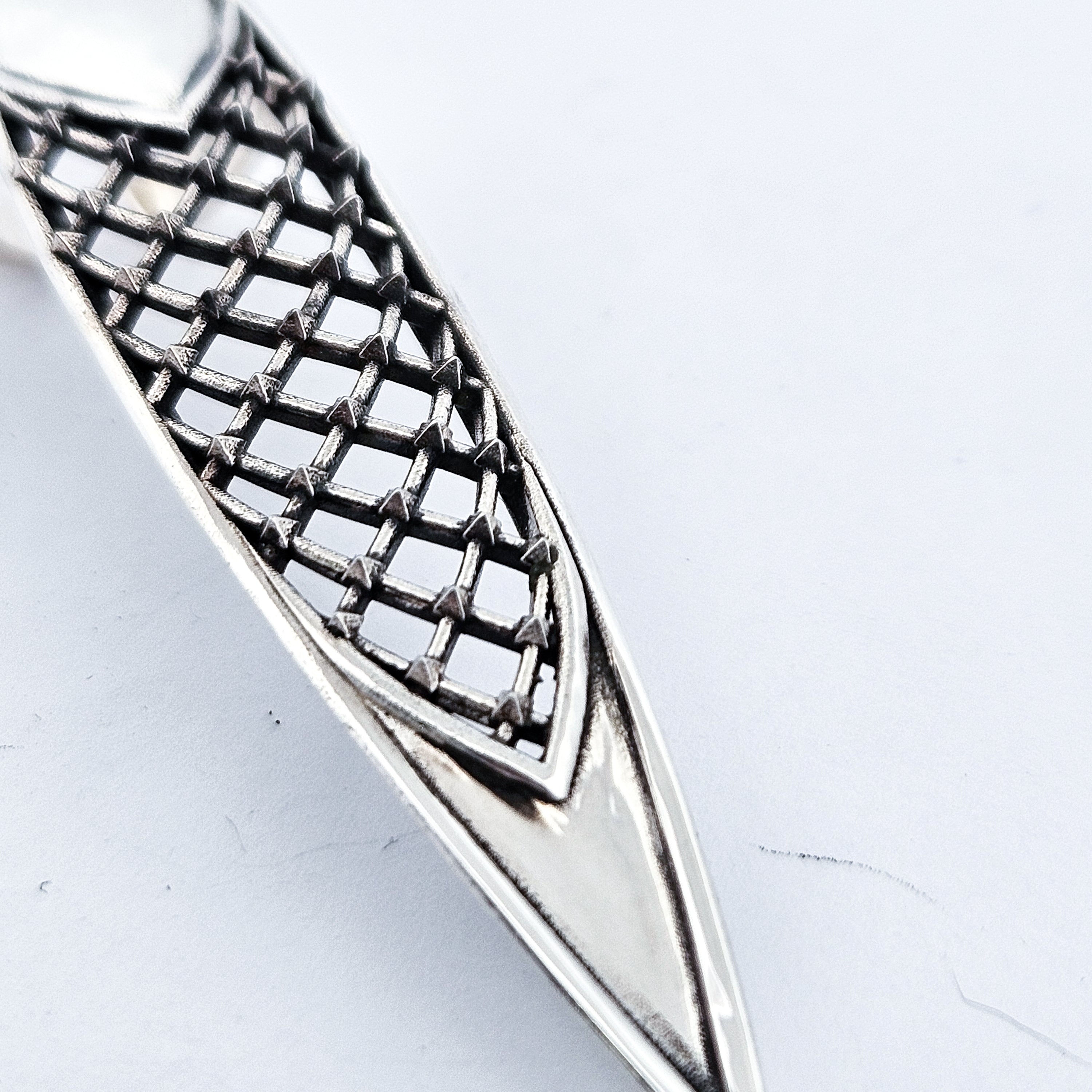 Oversized Studded Confessional Mesh Claw - Fake Nail Ring