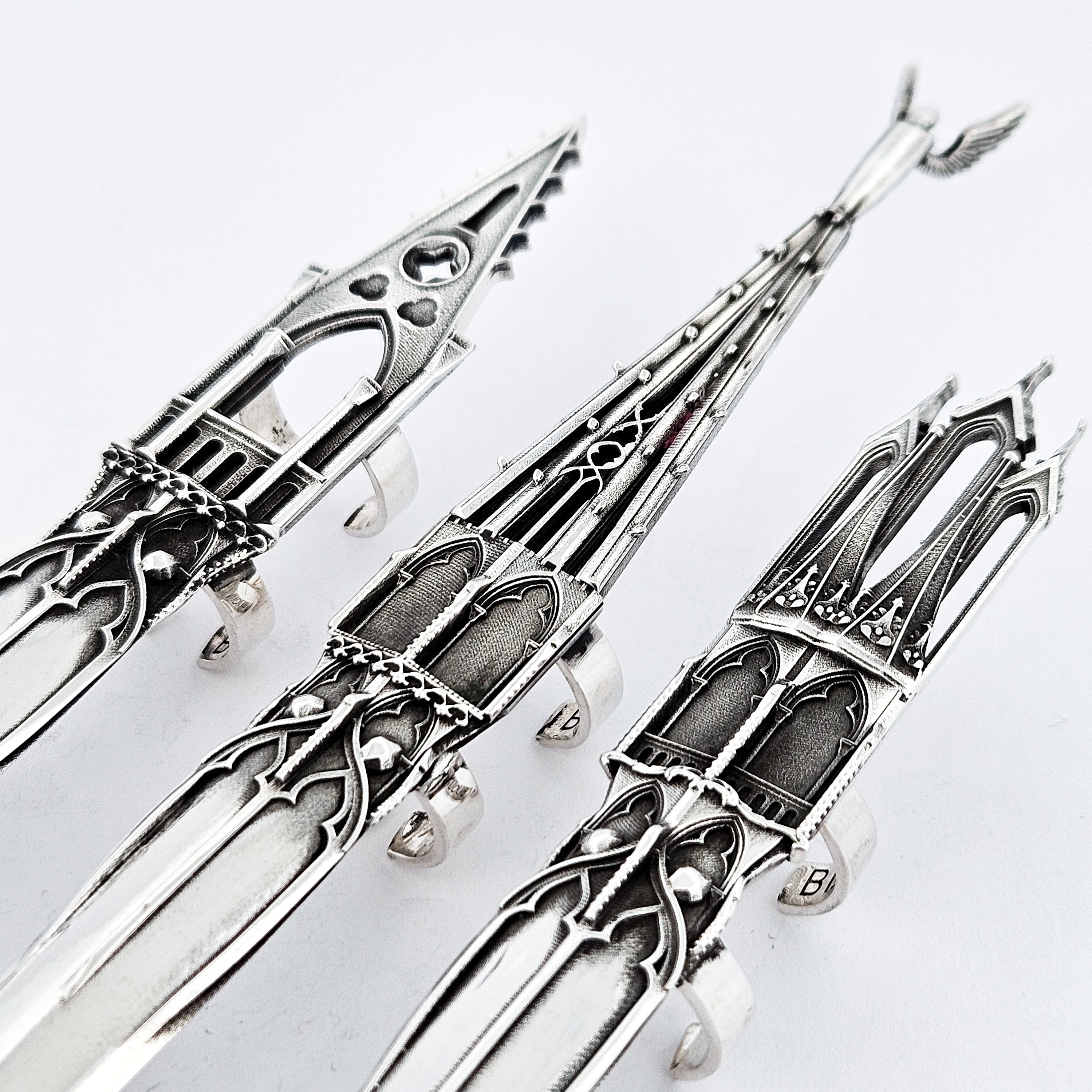 Cathedral Oversized Claw - Fake Nail Ring