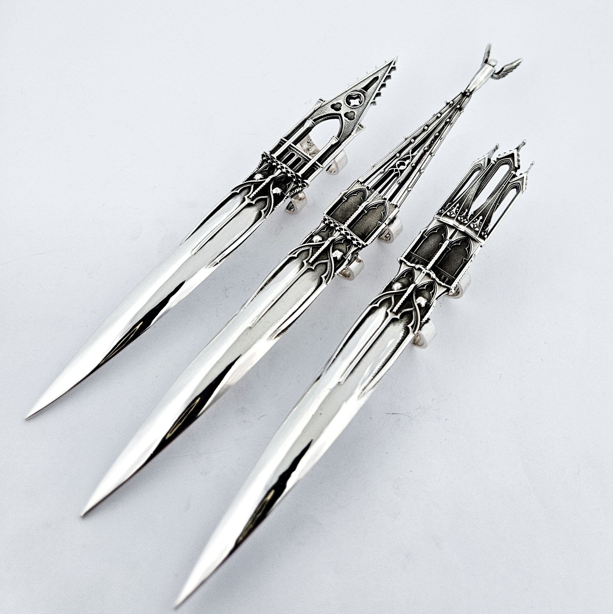 Cathedral Oversized Claw - Fake Nail Ring