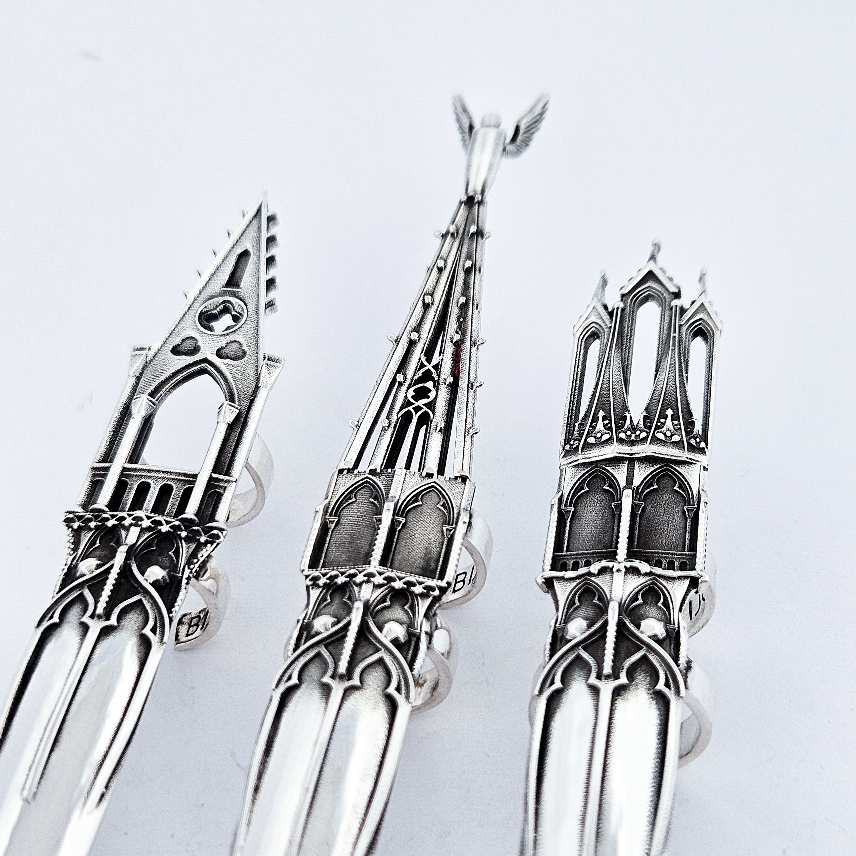 Cathedral Oversized Claw - Fake Nail Ring