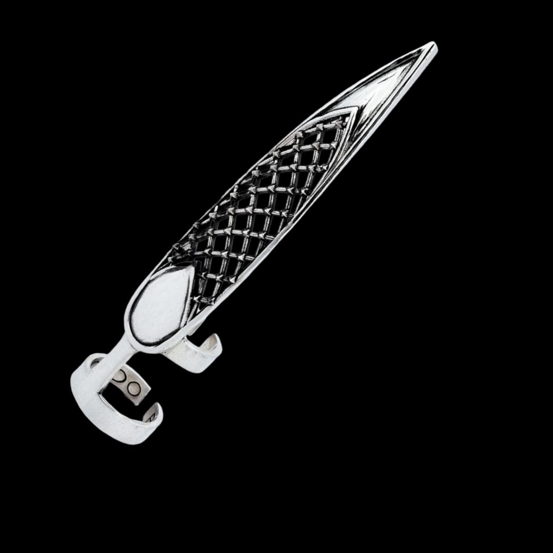 Oversized Studded Confessional Mesh Claw - Fake Nail Ring