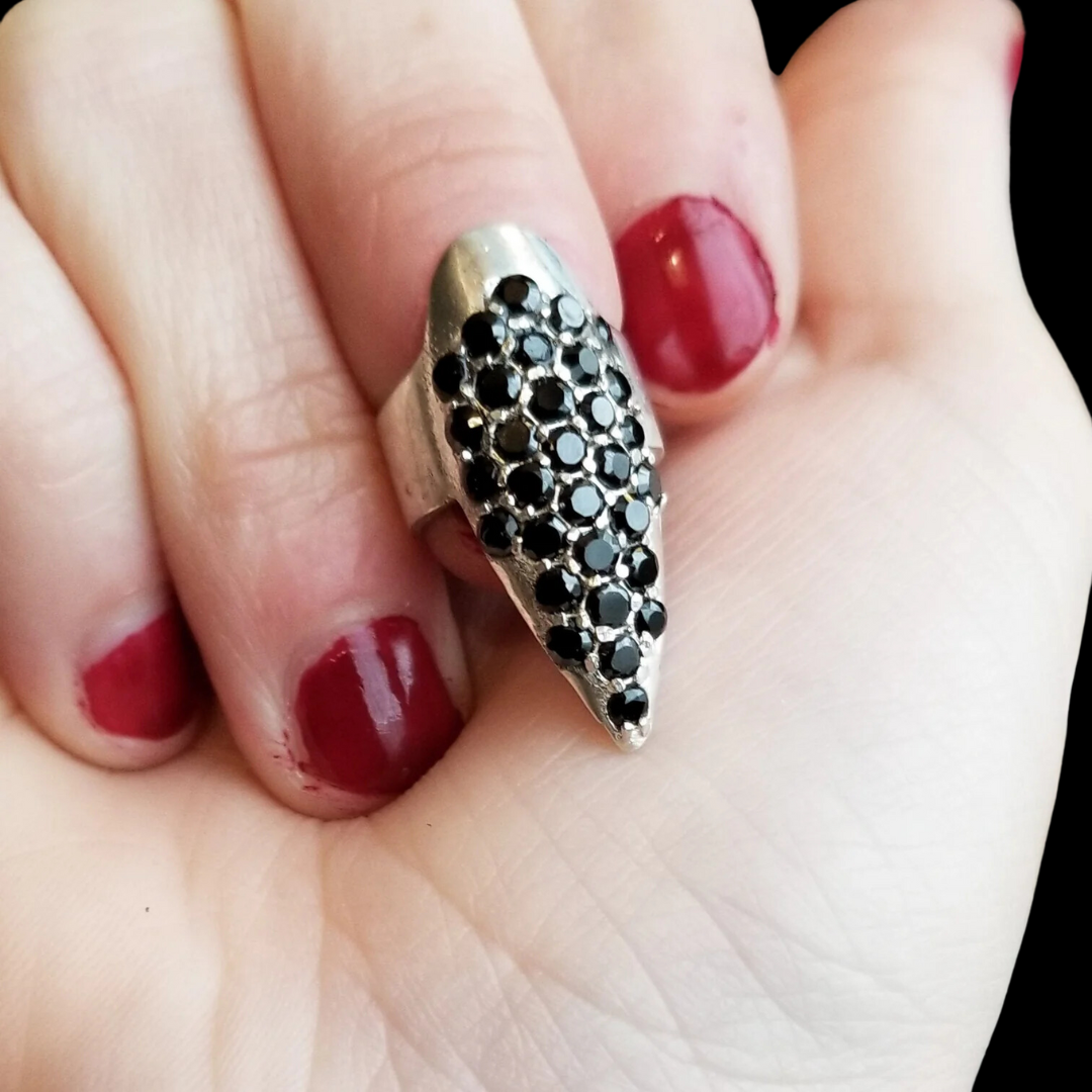 Glamorous Black Stiletto Claw Fake Nail Ring - Inchoo Bijoux