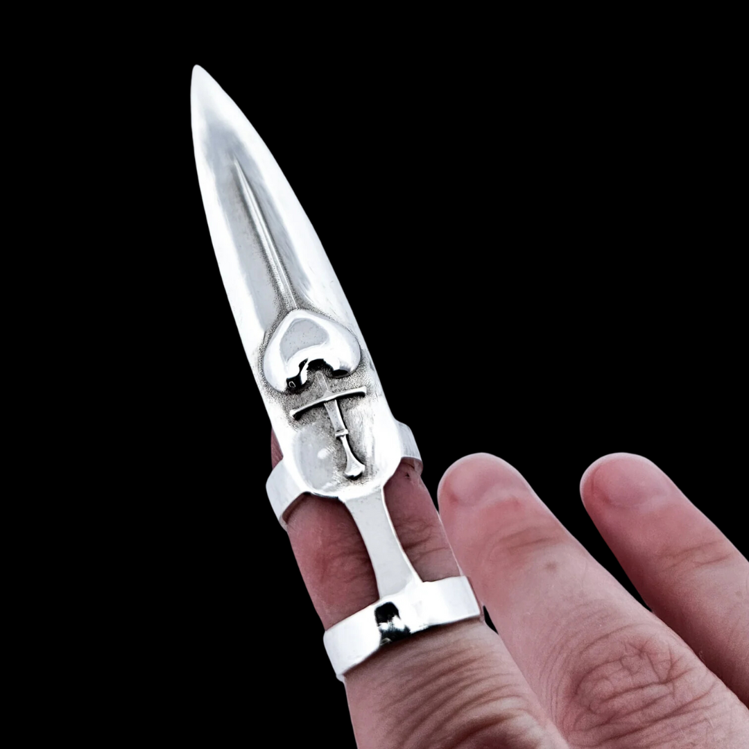 Oversized Heart & Sword Claw - Fake Nail Ring