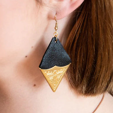 BO - Sultry-Collar tip earrings