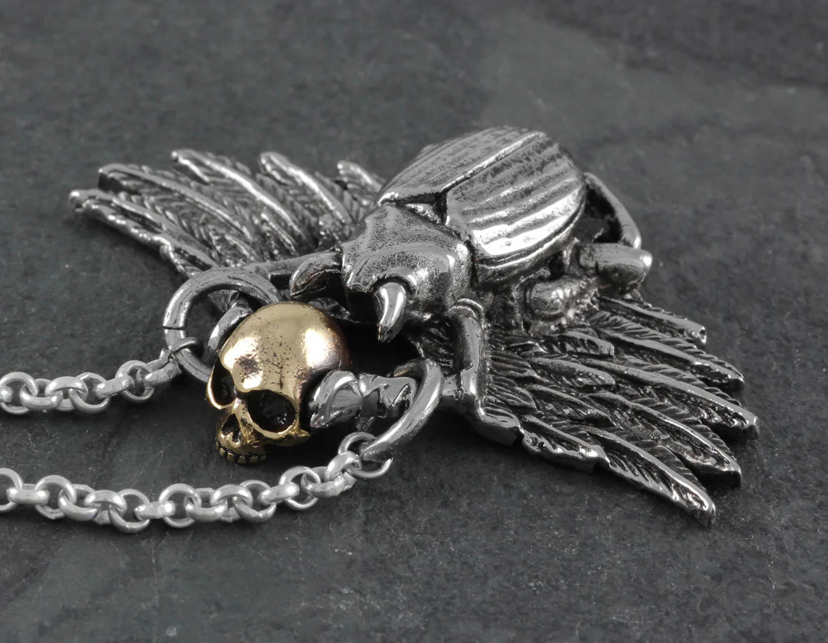 Collier - sm scarab beetle - wh brz