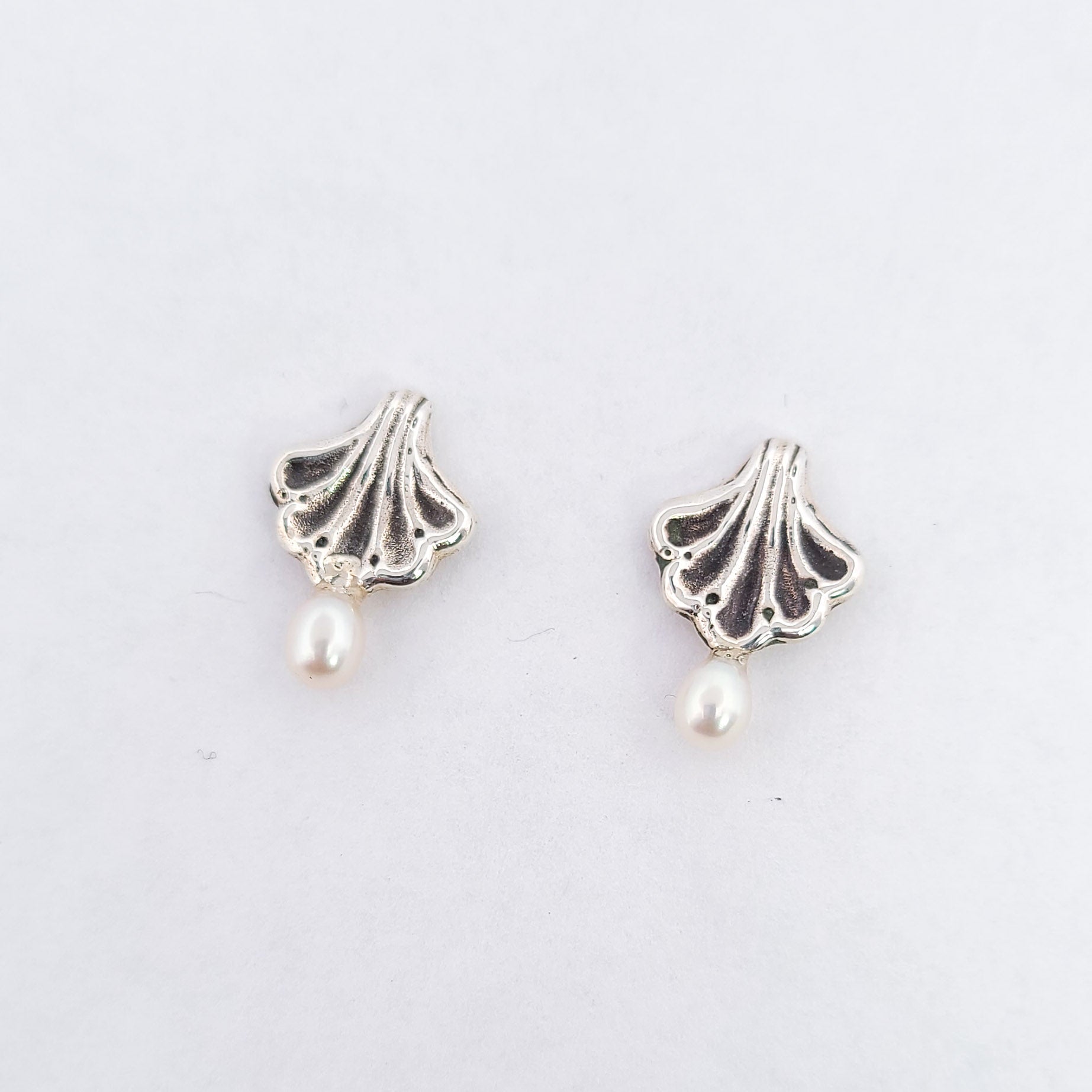 Minimal Small Baroque Shell Earrings With White Pearls