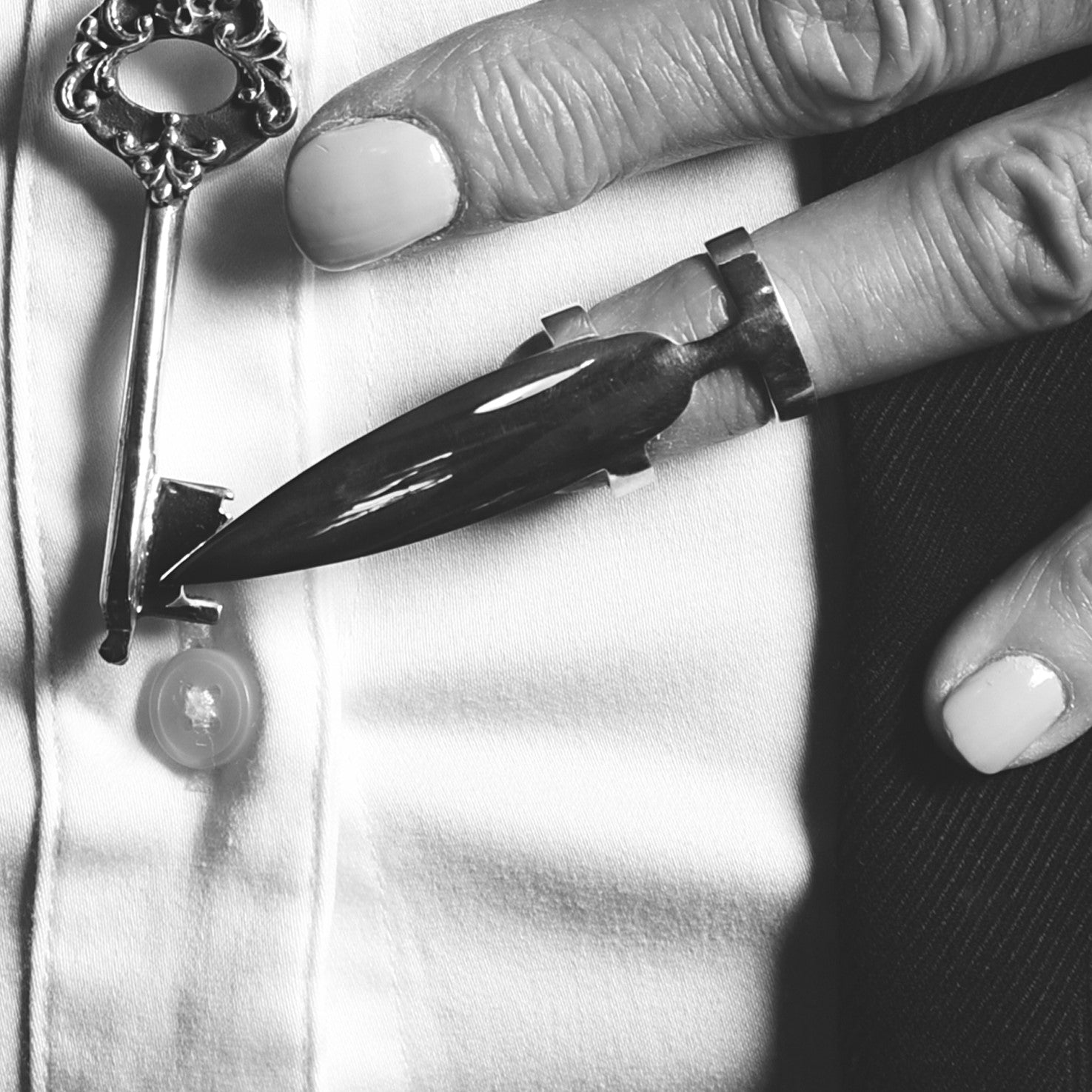 Oversized Stiletto Fake Nail Claw Midi Ring