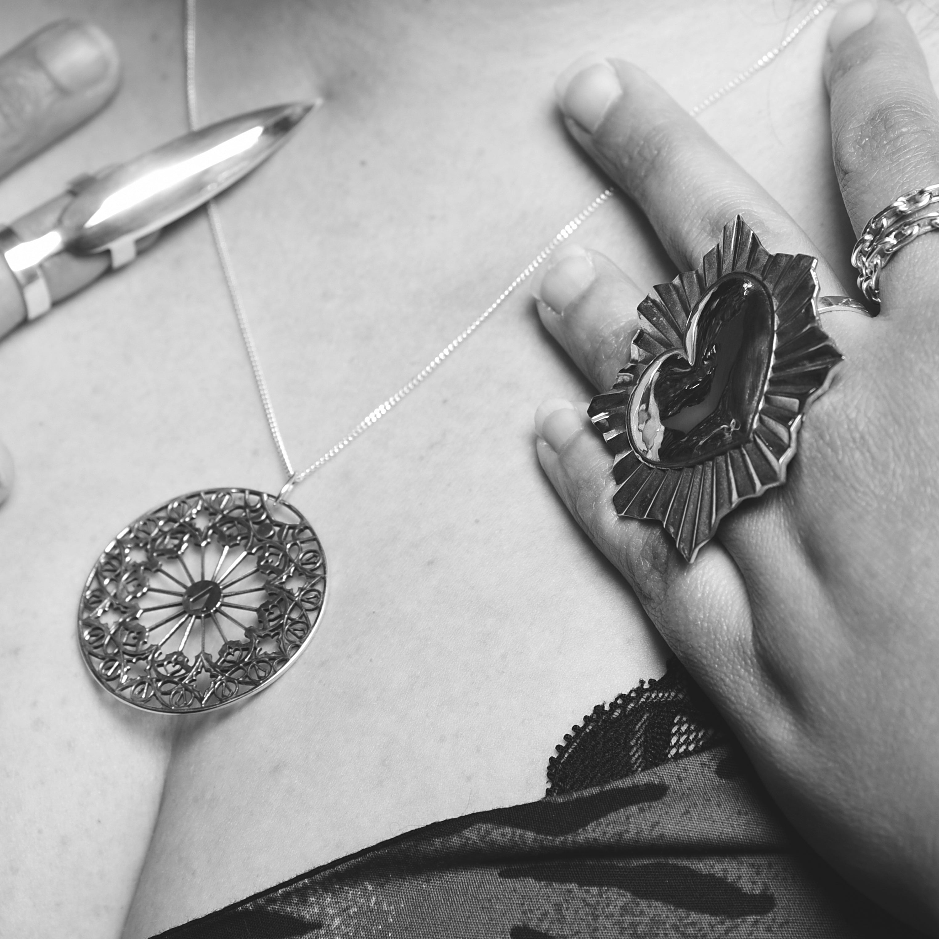 Oversized Stiletto Fake Nail Claw Midi Ring